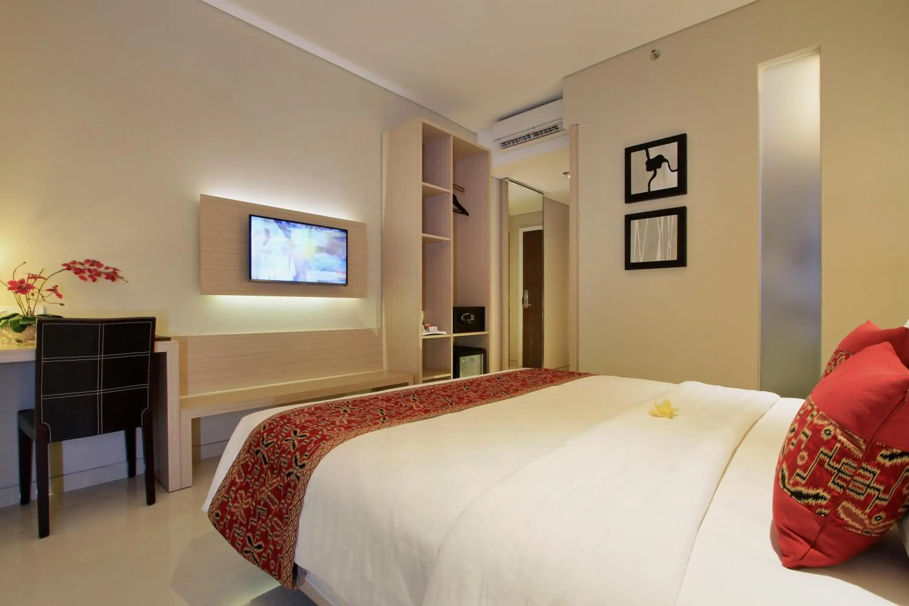 Bedroom, Bed in Ohana Hotel Kuta Bedroom, Bed in Ohana Hotel Kuta