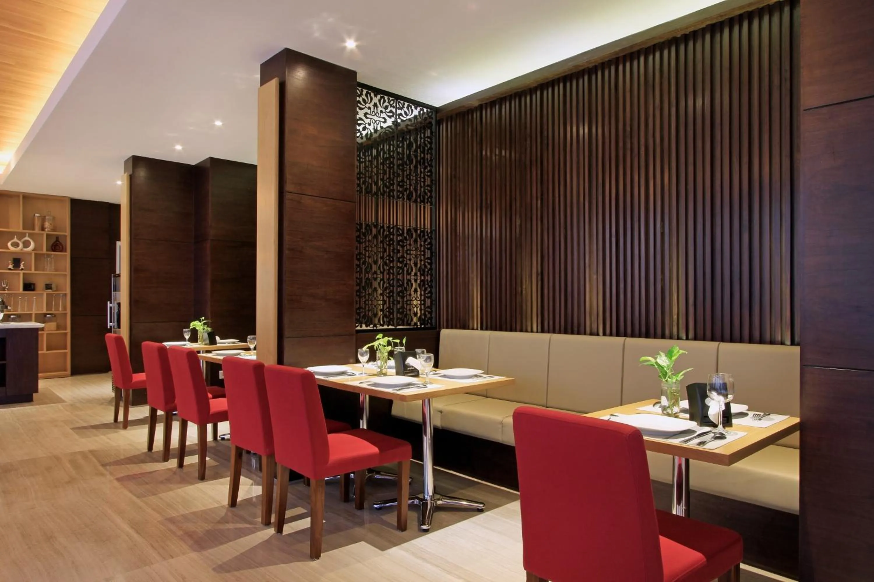 Restaurant/places to eat in Ohana Hotel Kuta