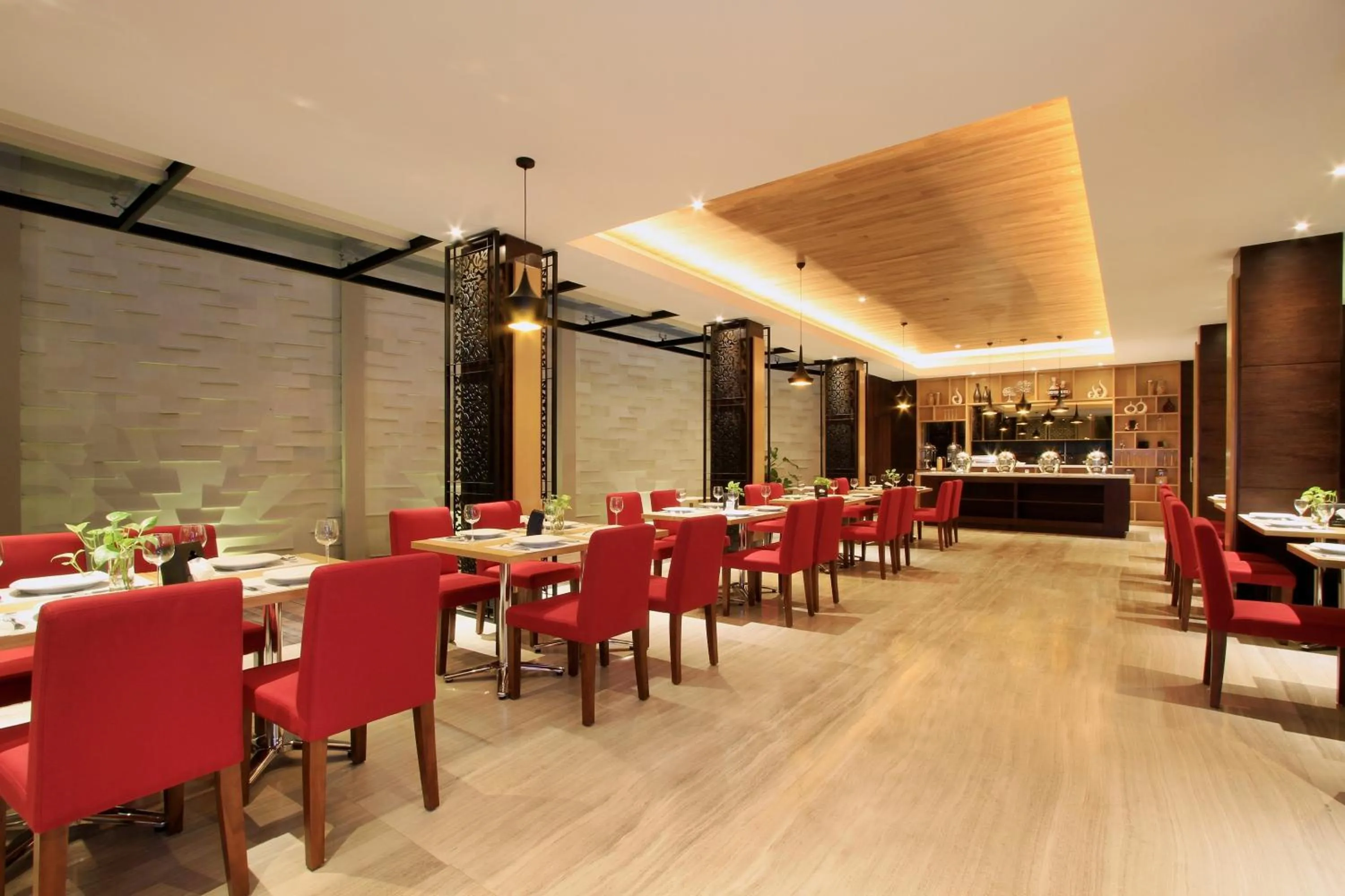 Restaurant/places to eat in Ohana Hotel Kuta