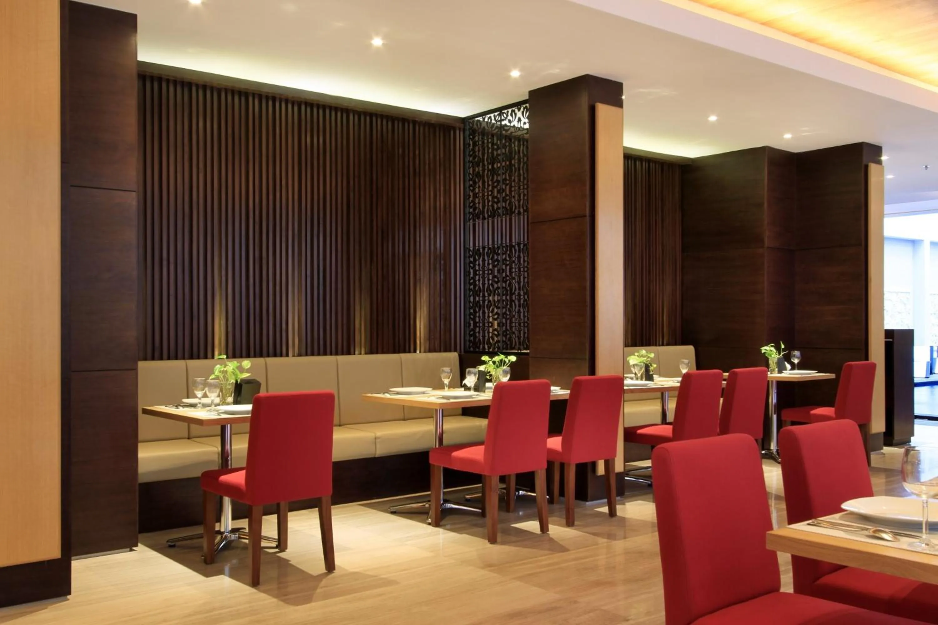 Restaurant/places to eat in Ohana Hotel Kuta