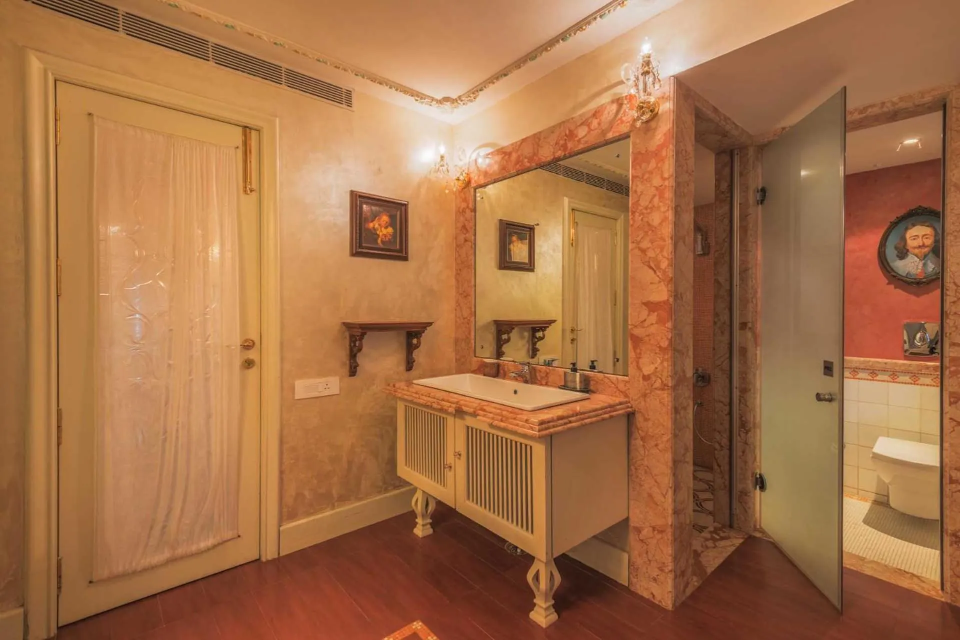 Shower in Ramsukh Resorts and Spa