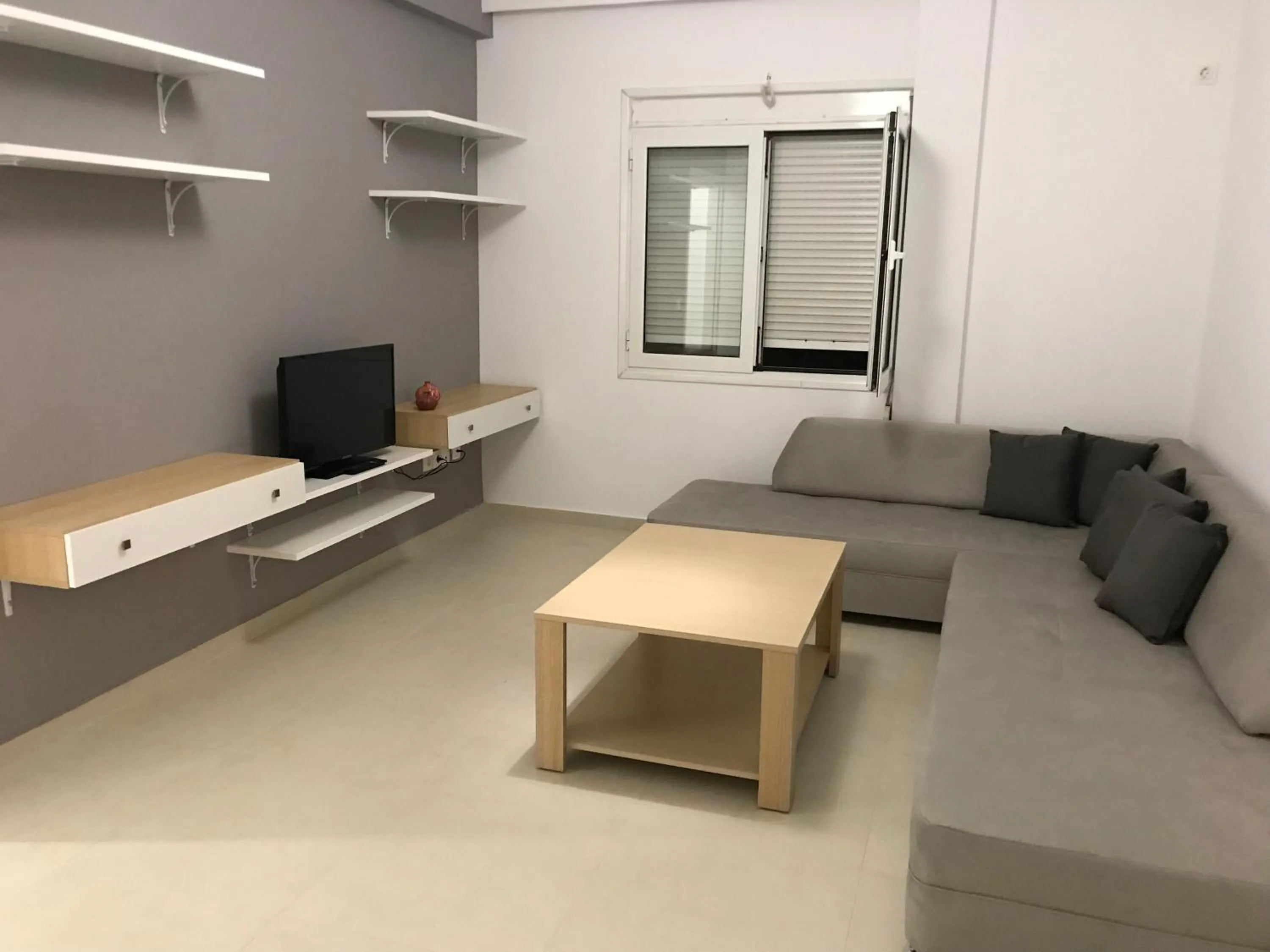 TV and multimedia in Acropolis View