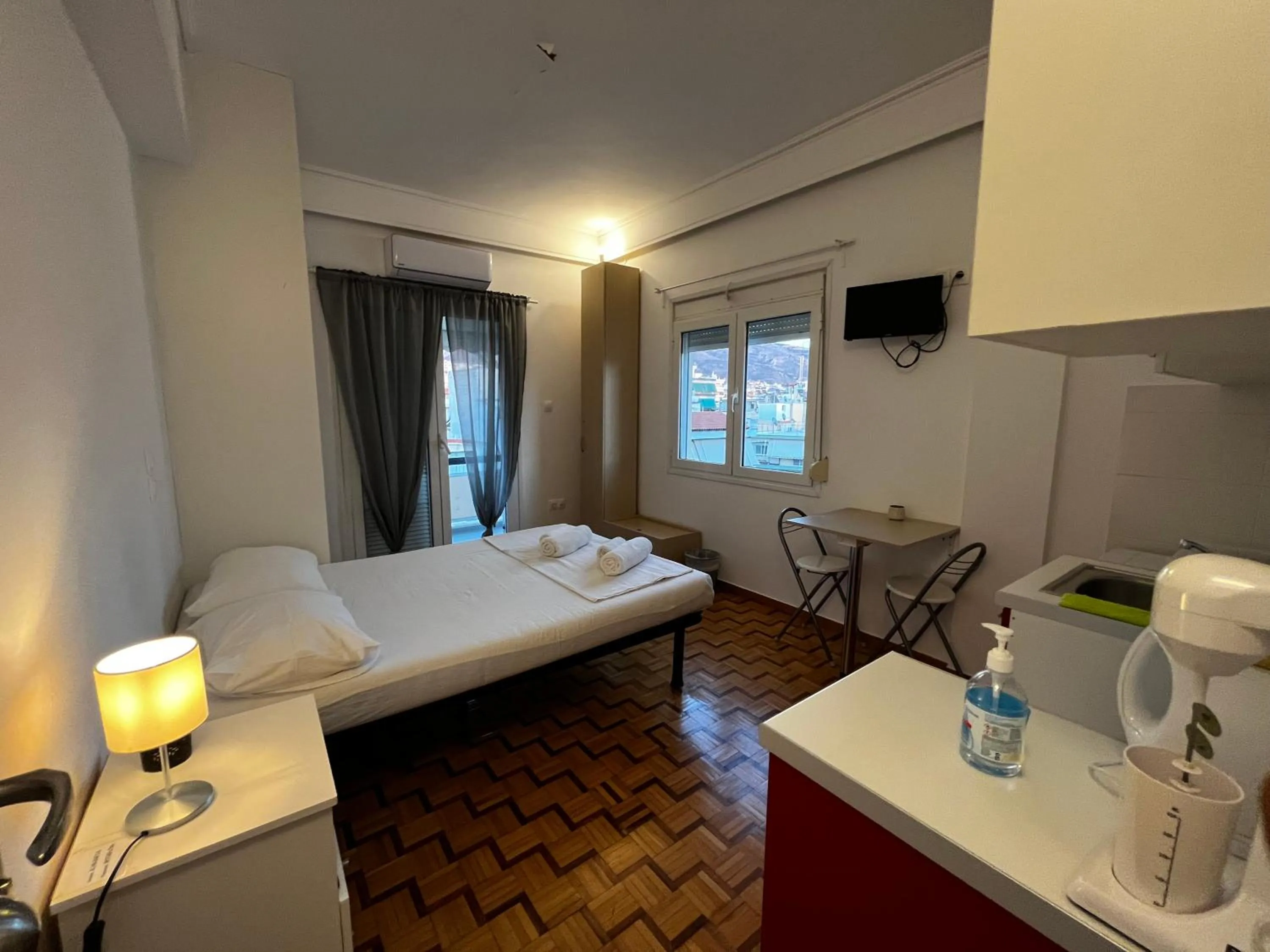 Bed in Acropolis View