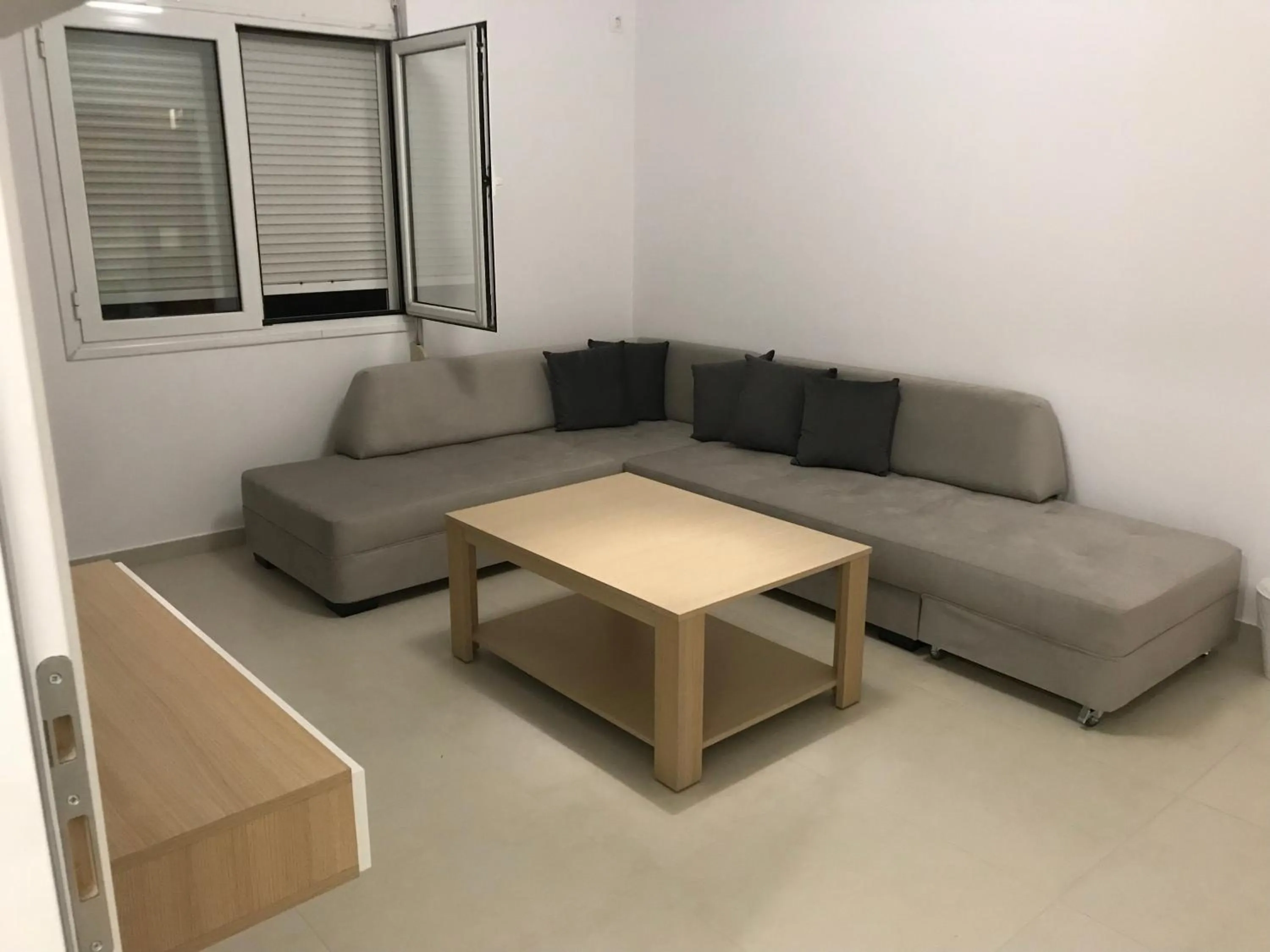 TV and multimedia in Acropolis View