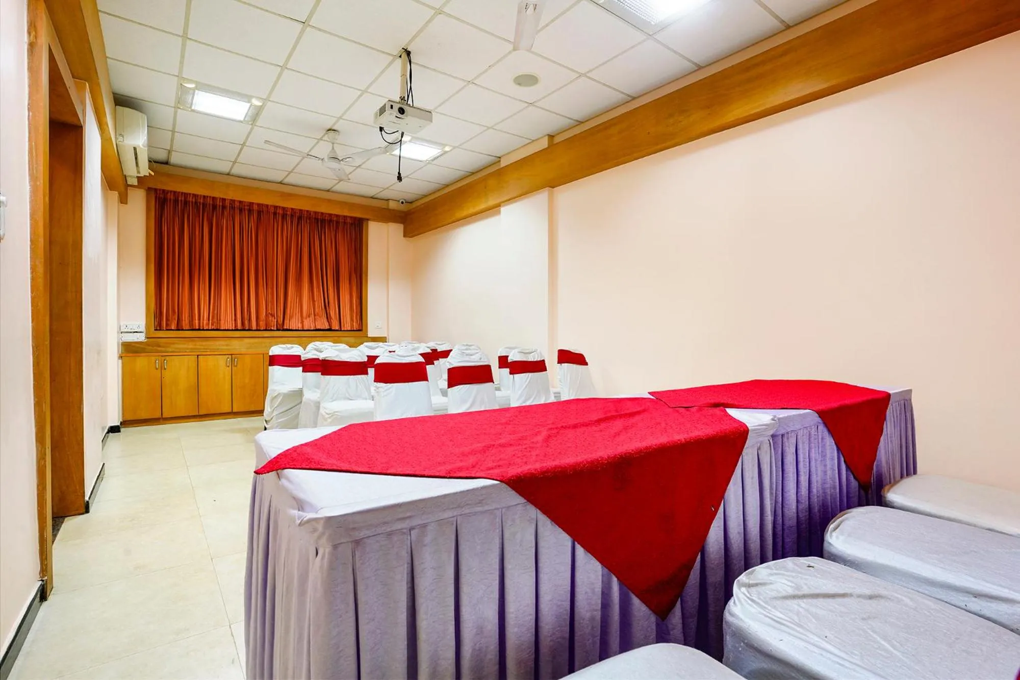 Banquet/Function facilities in Fabhotel Manoshanti - Nr Big Daddy Casino
