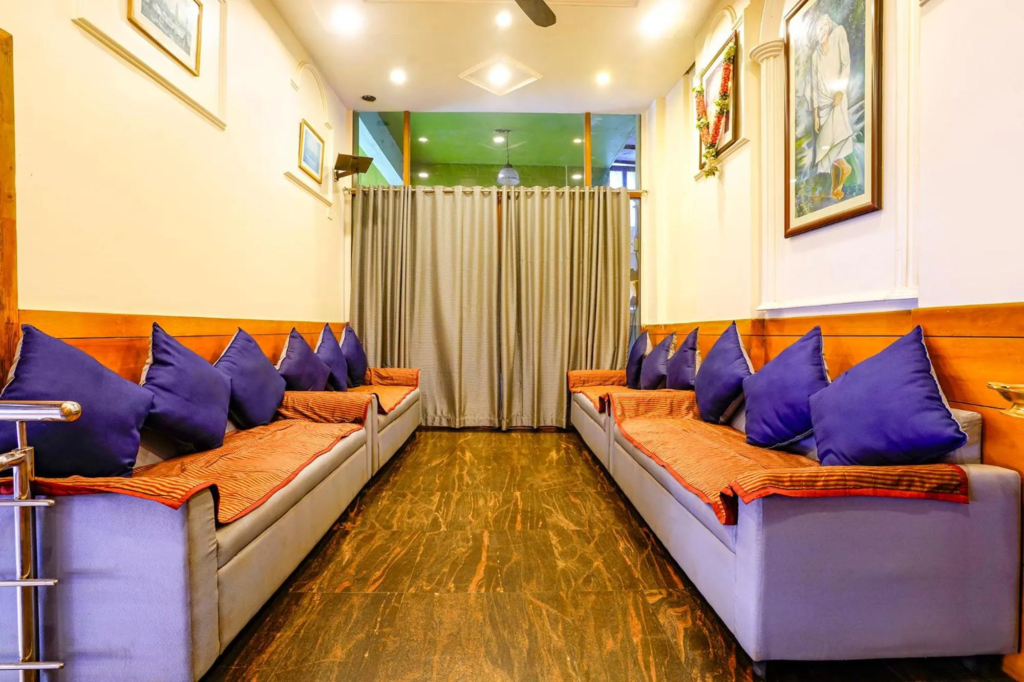 Seating area in Fabhotel Manoshanti - Nr Big Daddy Casino
