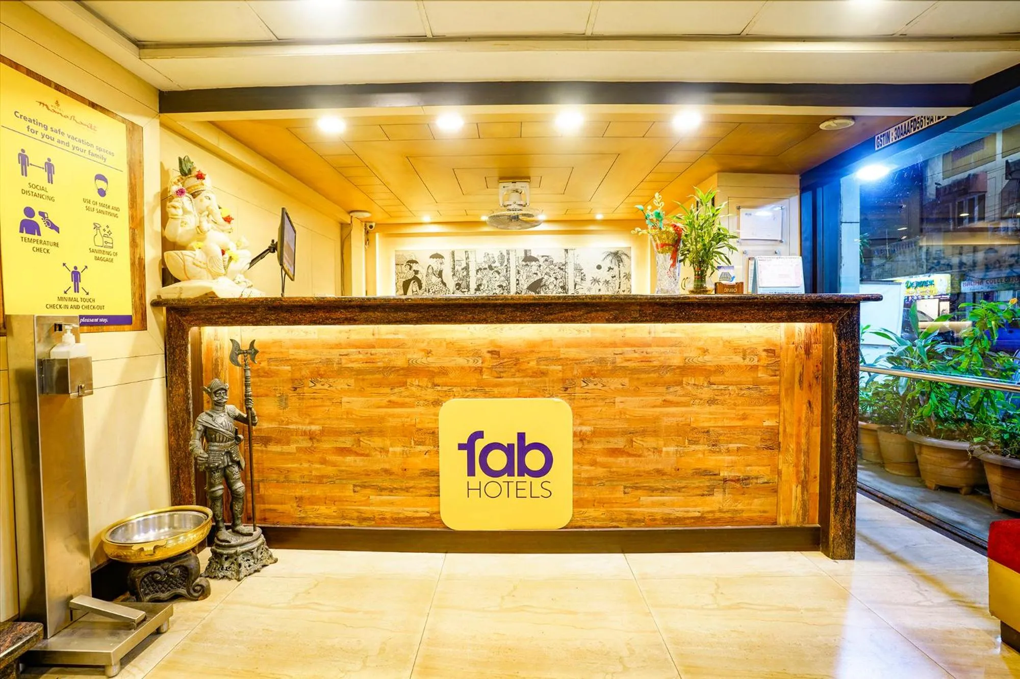 Lobby or reception in Fabhotel Manoshanti - Nr Big Daddy Casino