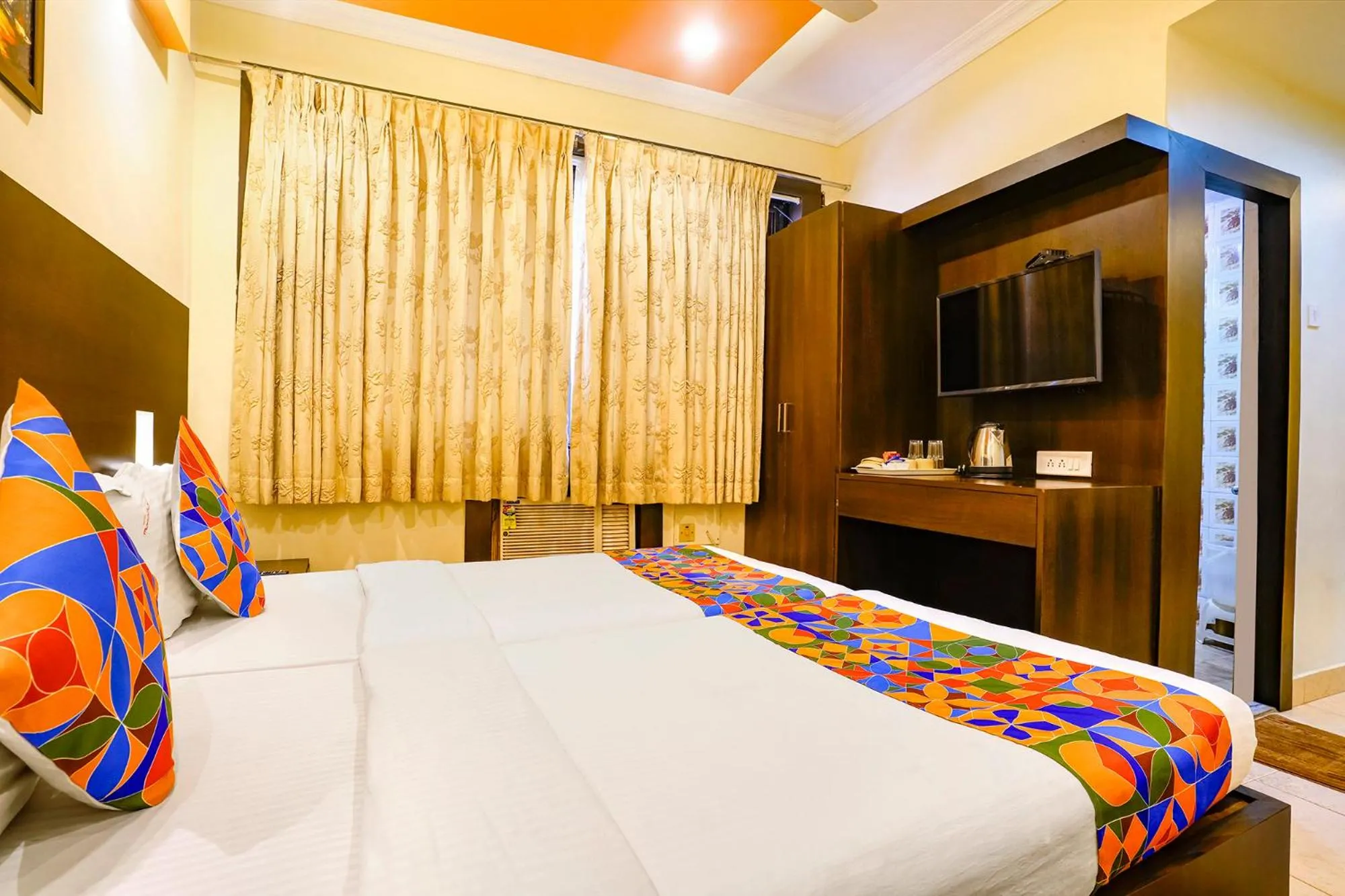 Bed in Fabhotel Manoshanti - Nr Big Daddy Casino