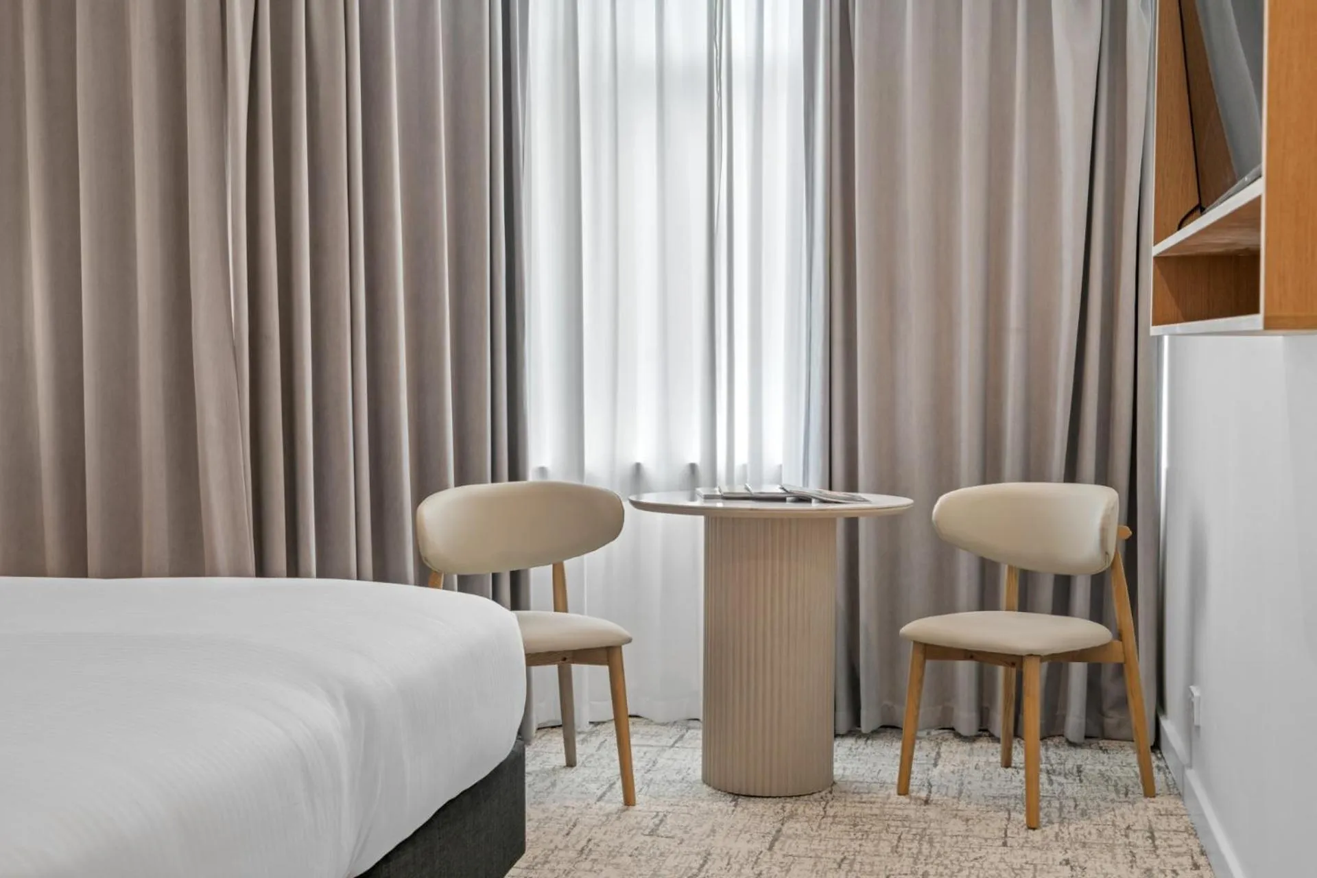 Bedroom, Bed in Silkari Mirage at Newport