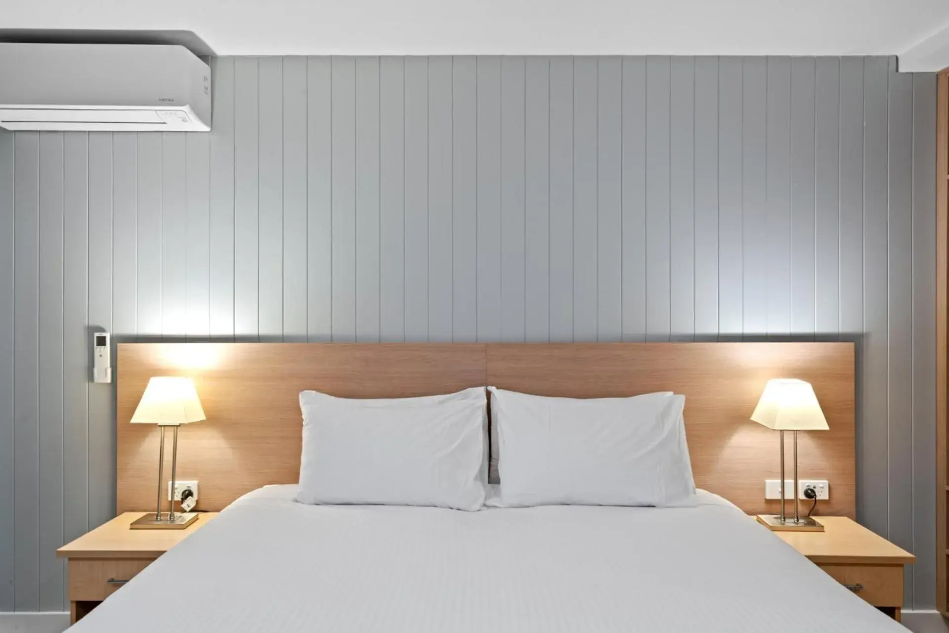 Bed in Silkari Mirage at Newport Bed in Silkari Mirage at Newport