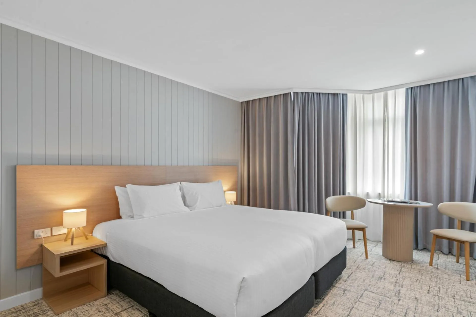 Bedroom, Bed in Silkari Mirage at Newport