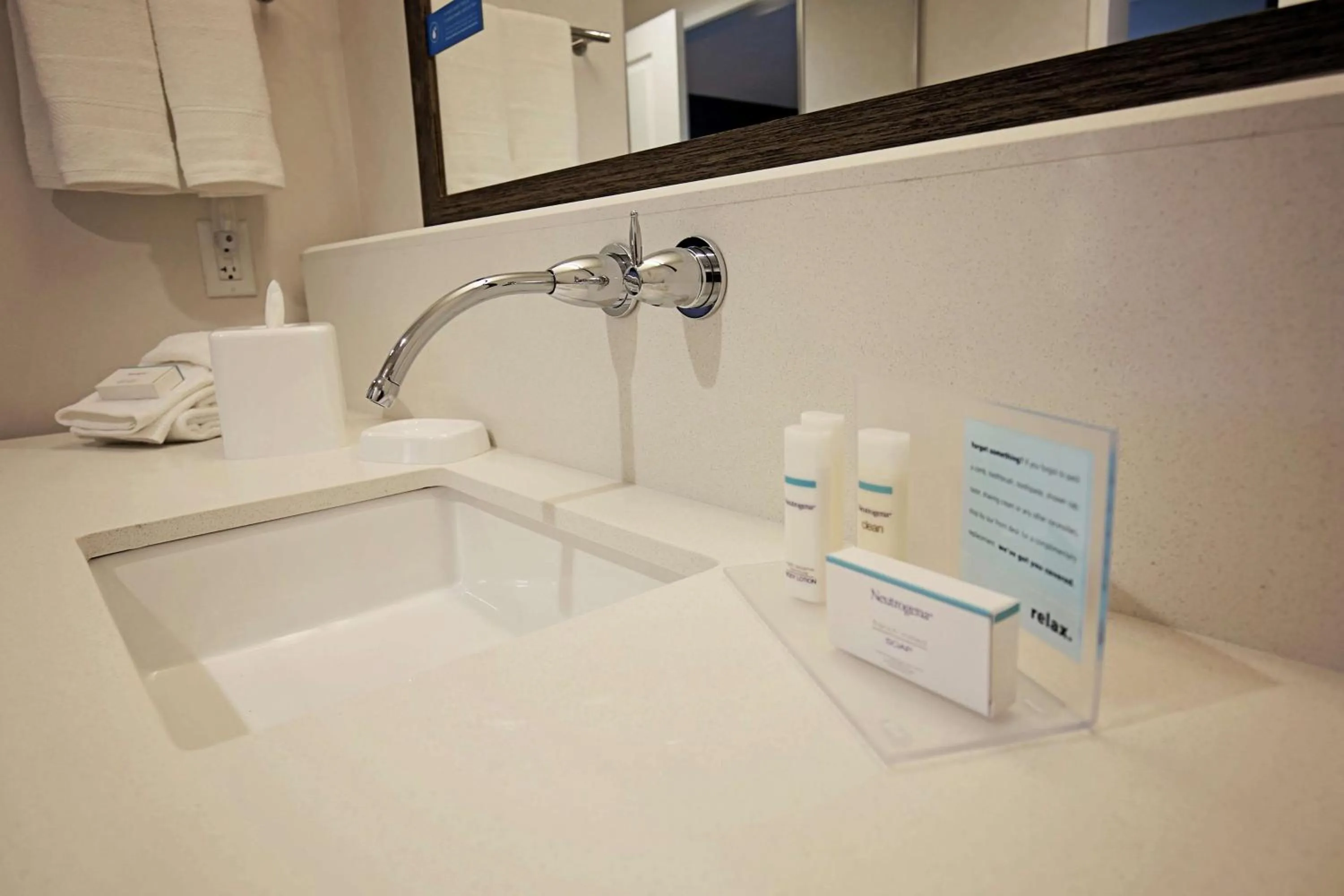 Bathroom in Hampton Inn & Suites Asheville Biltmore Area