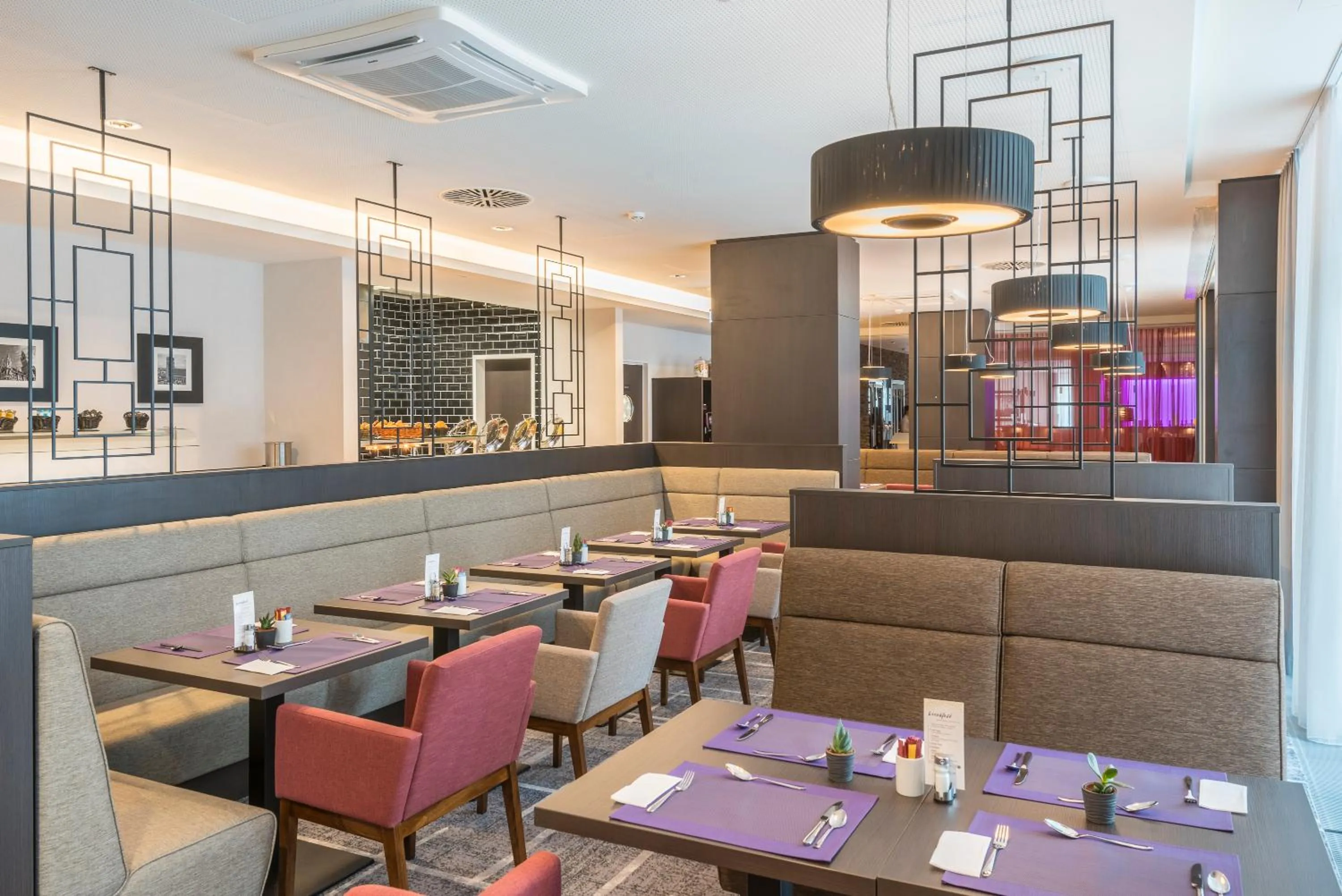 Restaurant/places to eat in Hilton Garden Inn Munich City West