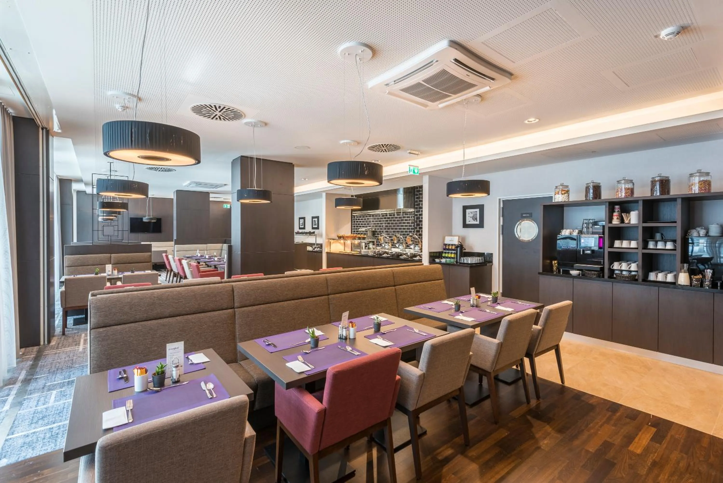 Restaurant/places to eat in Hilton Garden Inn Munich City West