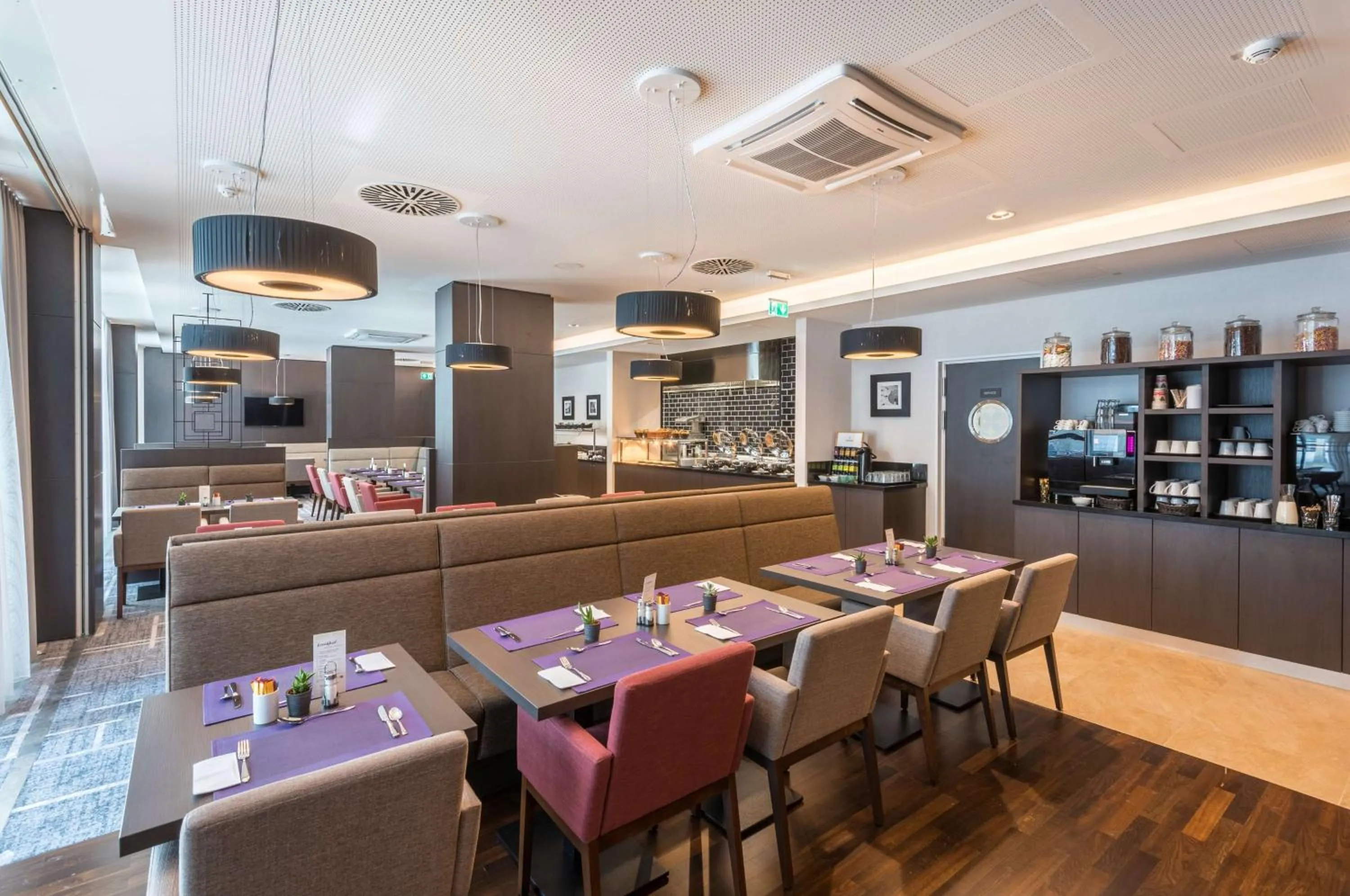 Restaurant/places to eat in Hilton Garden Inn Munich City West