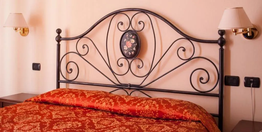 Bed in Villa Chiara Hotel