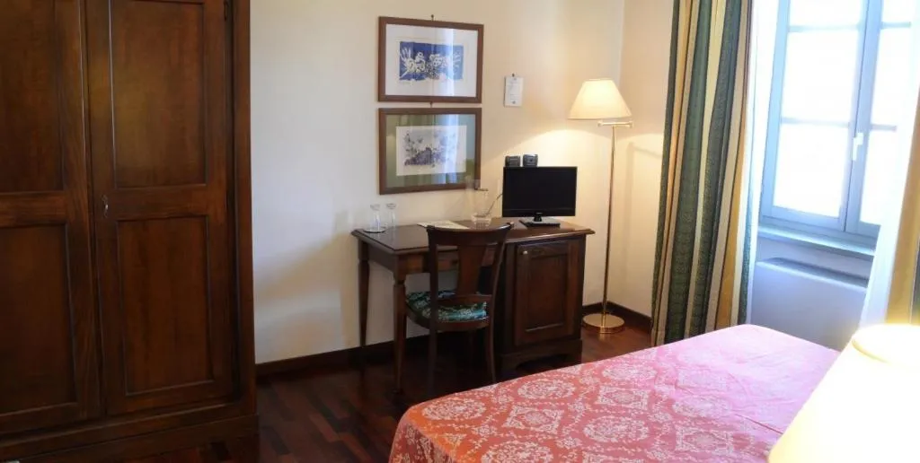 Bed in Villa Chiara Hotel