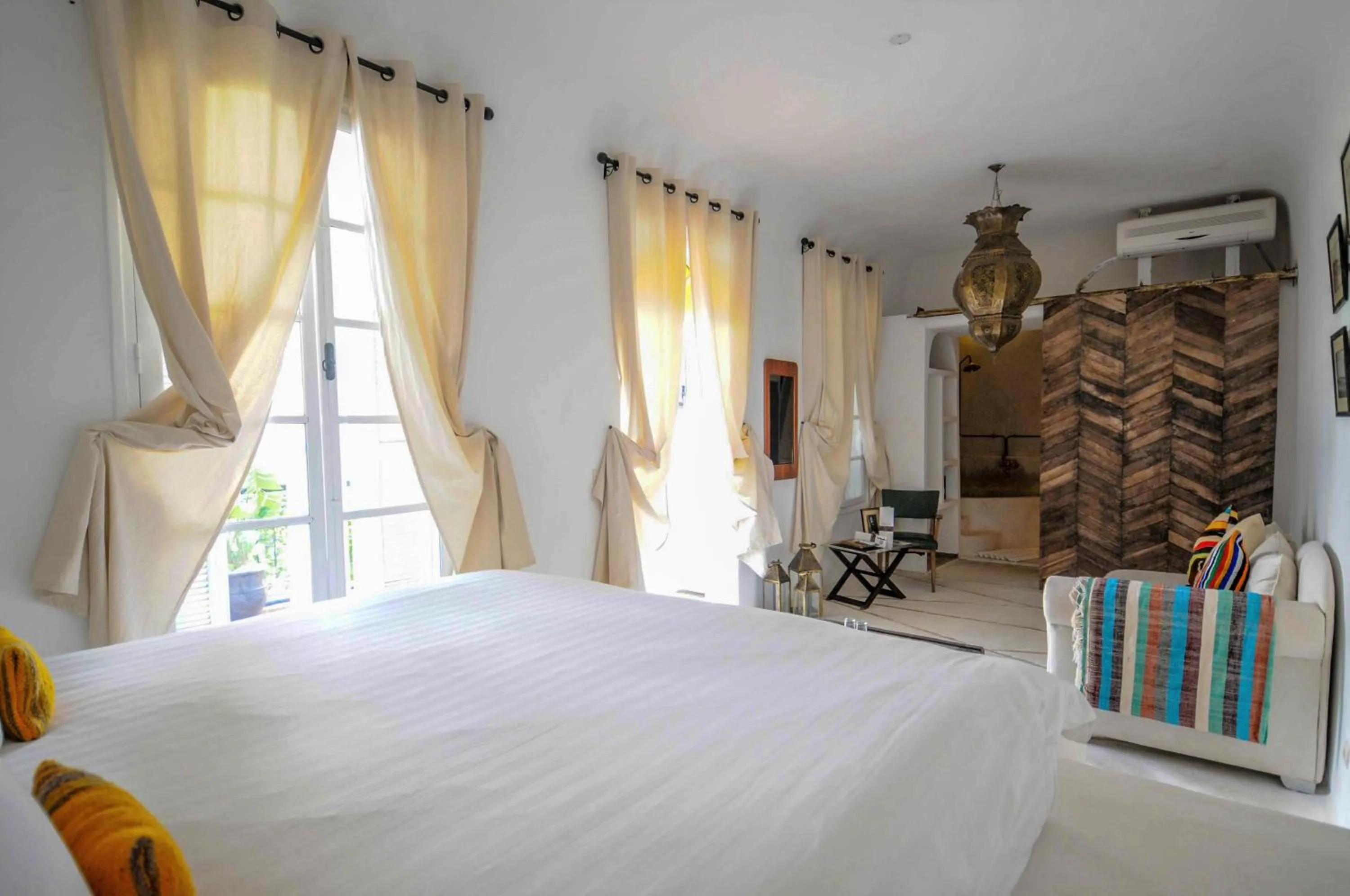 Bed in Riad Villa Almeria Hotel & Spa