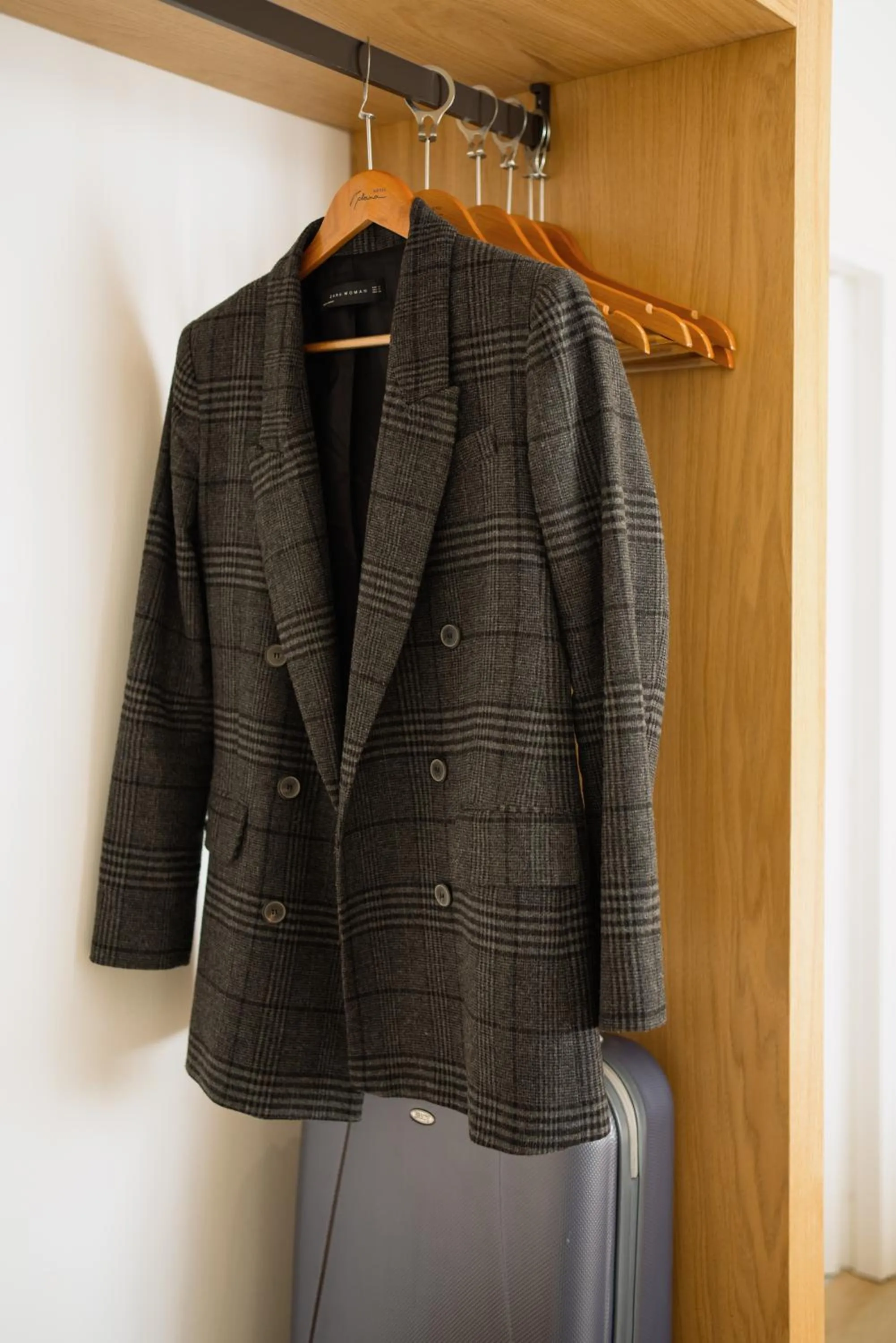 wardrobe in Plana Hotel