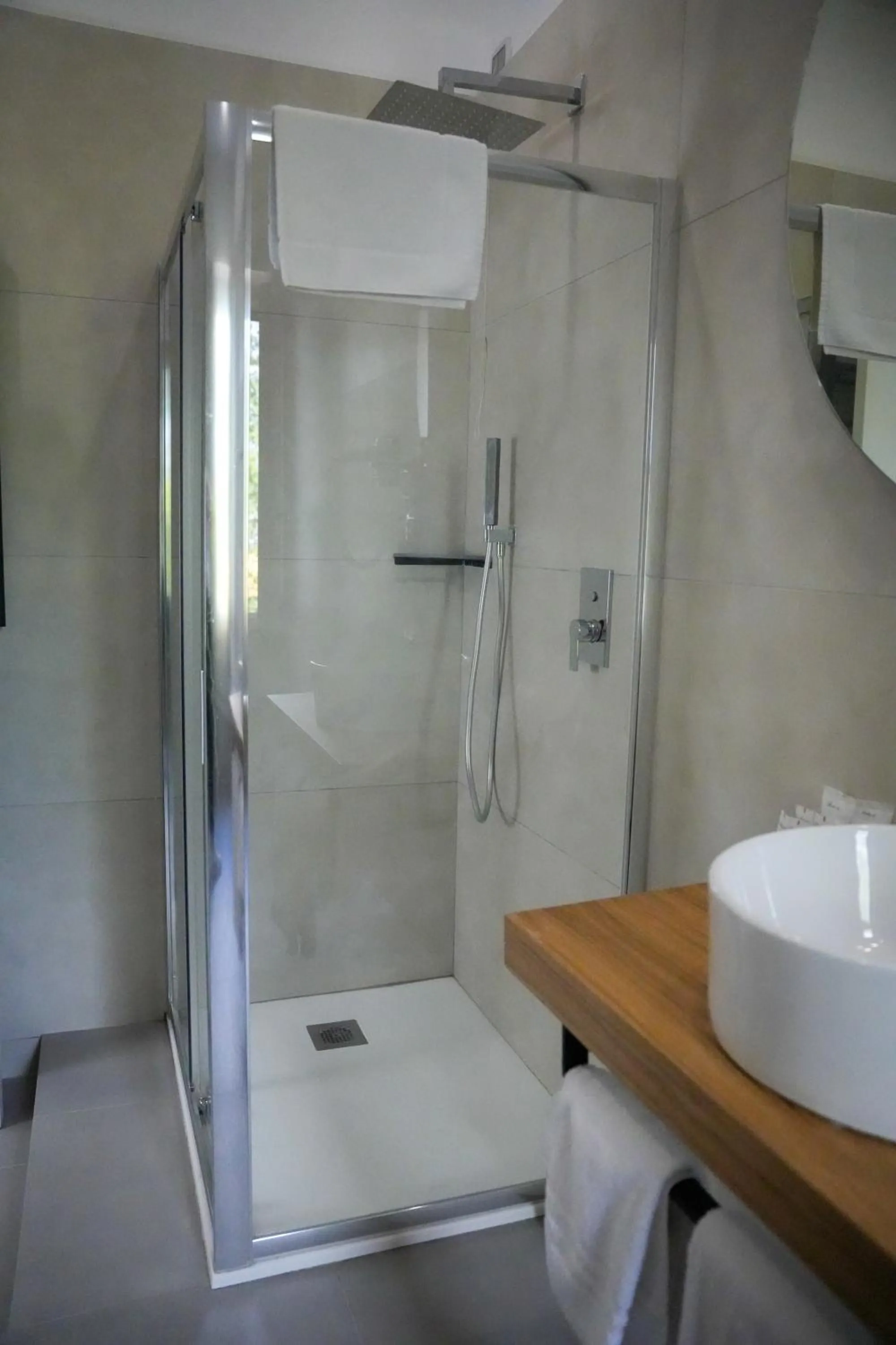 Bathroom in Plana Hotel