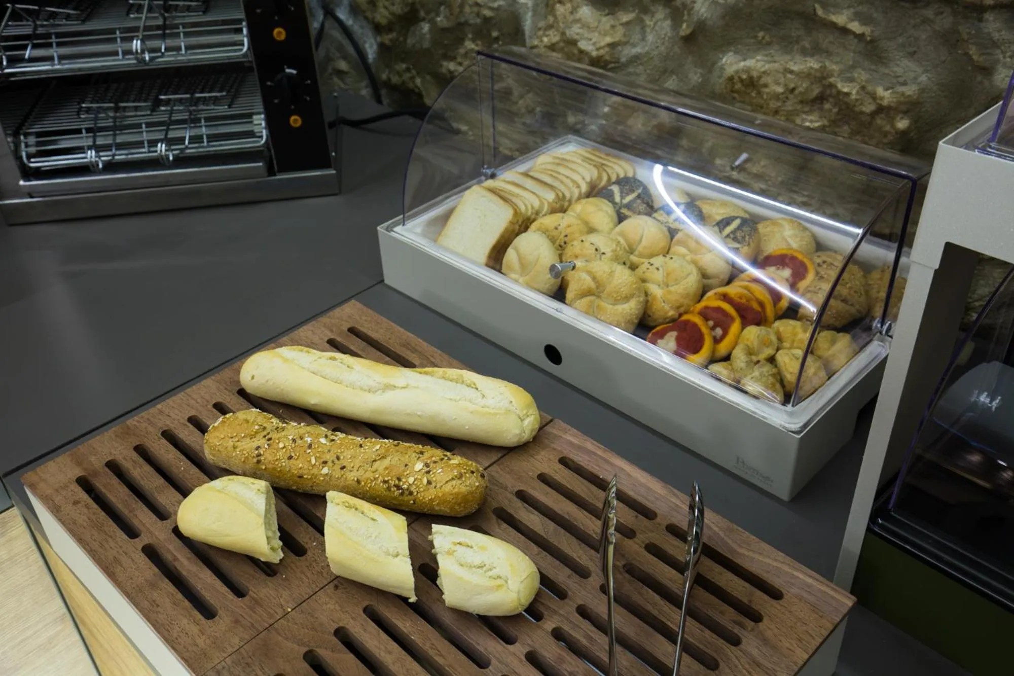 Food and drinks in Plana Hotel