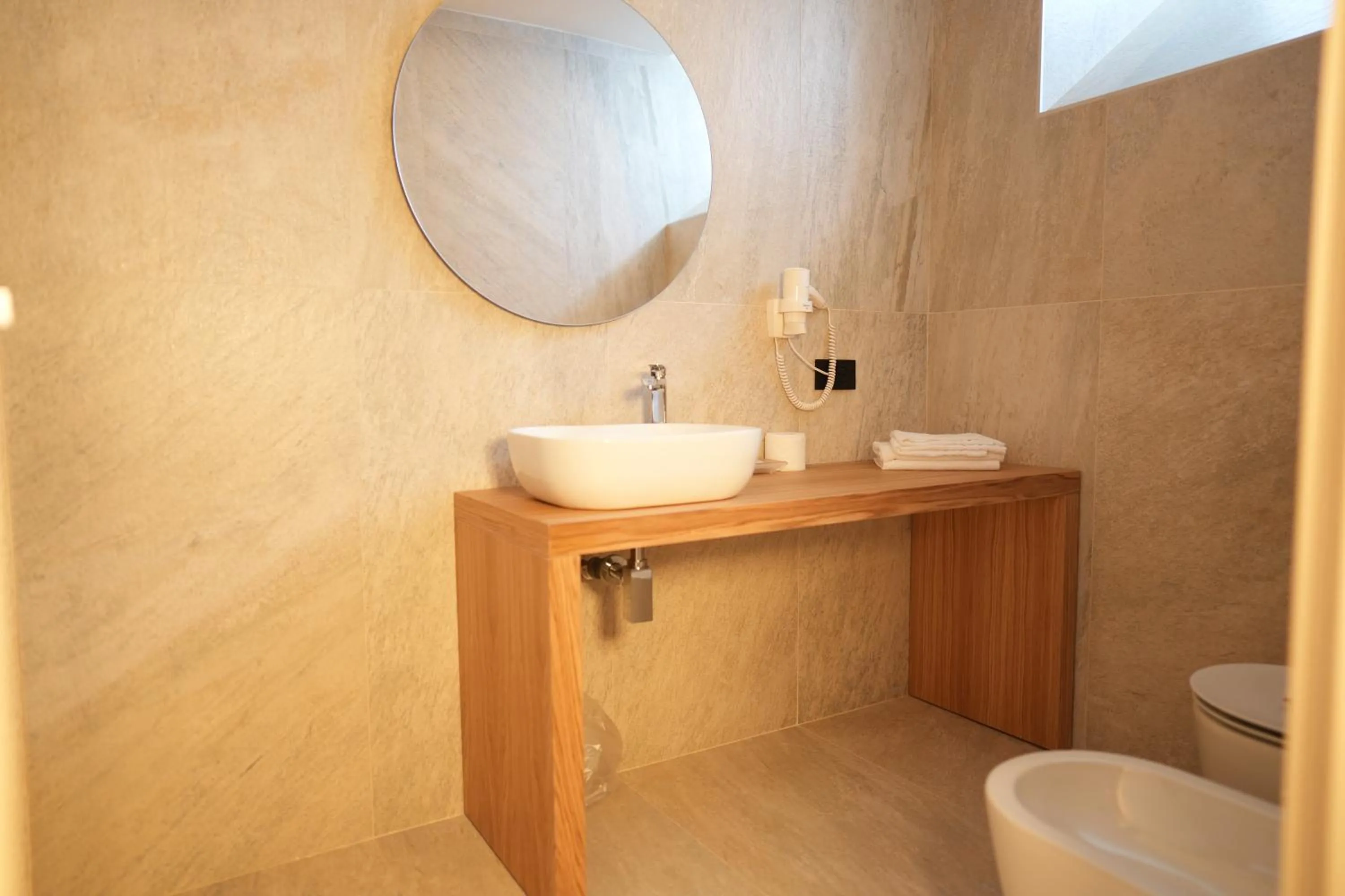 Toilet in Plana Hotel