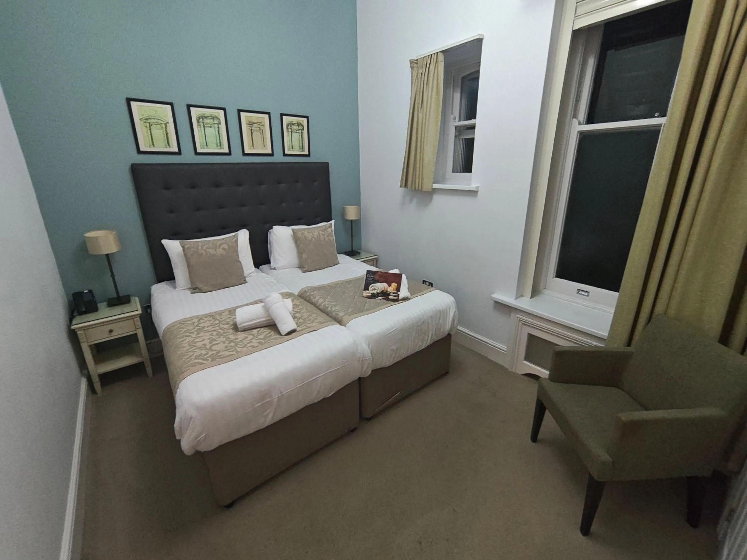 Bedroom, Bed in Trenython Manor Resort