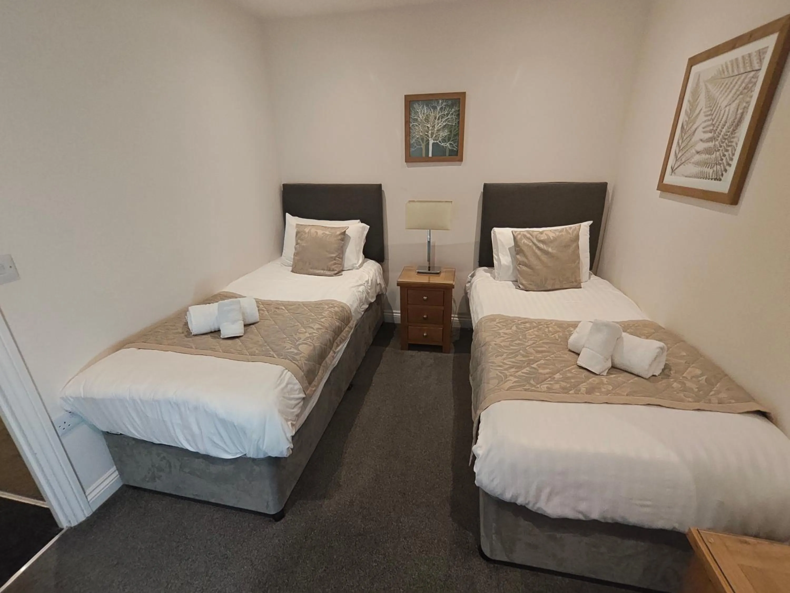 Bedroom, Bed in Trenython Manor Resort