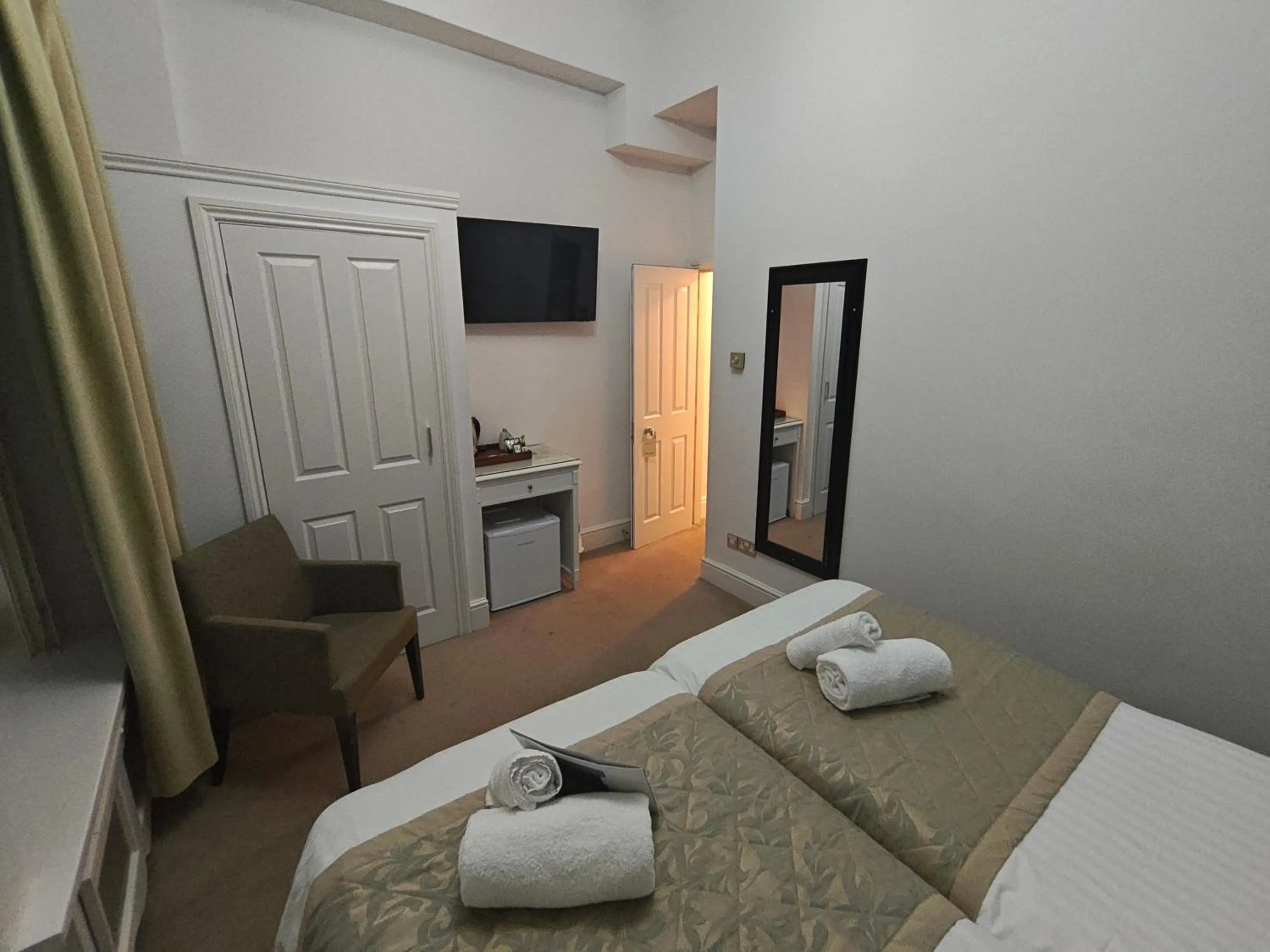 Bedroom, Bed in Trenython Manor Resort