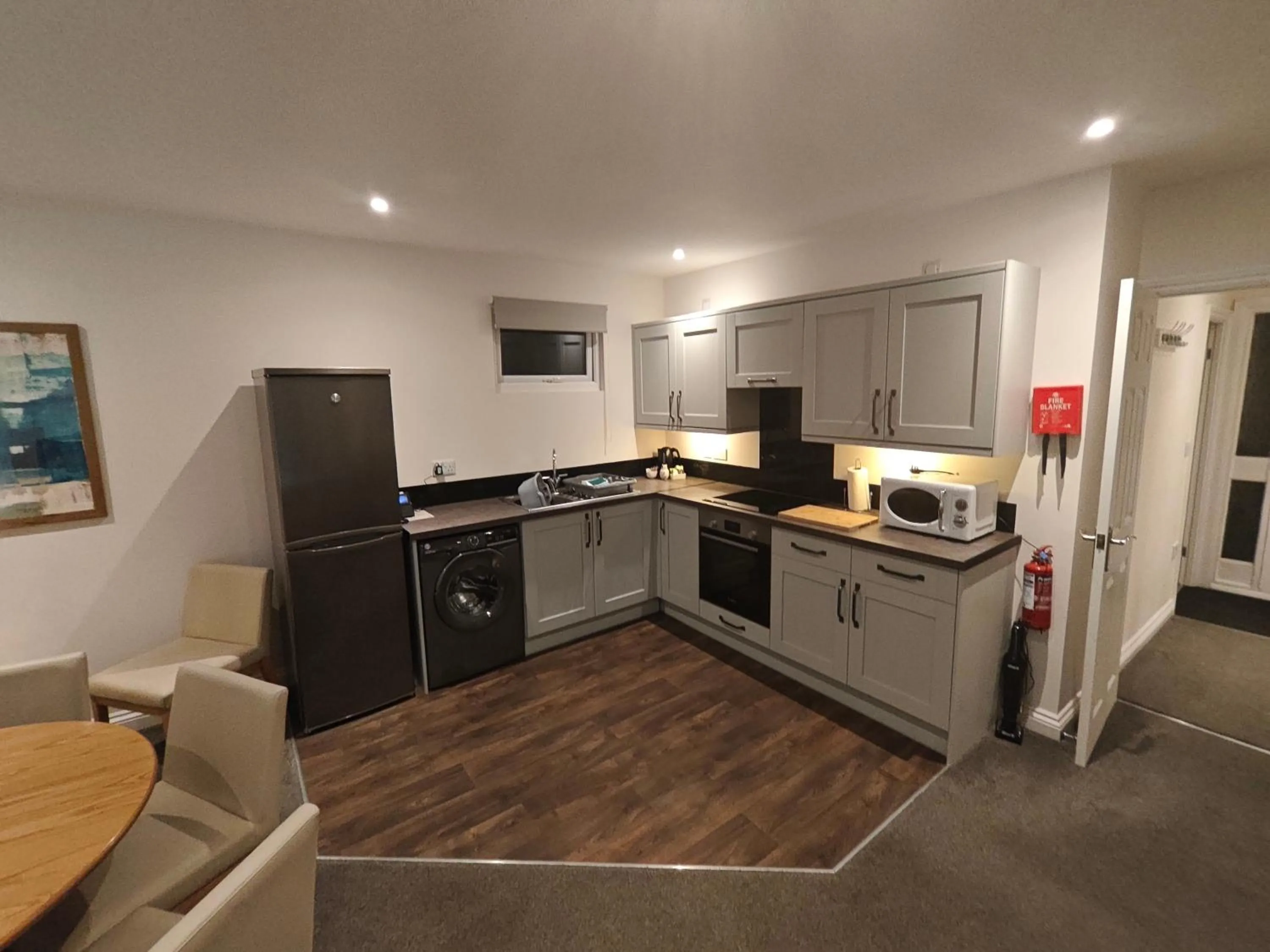 Kitchen or kitchenette in Trenython Manor Resort