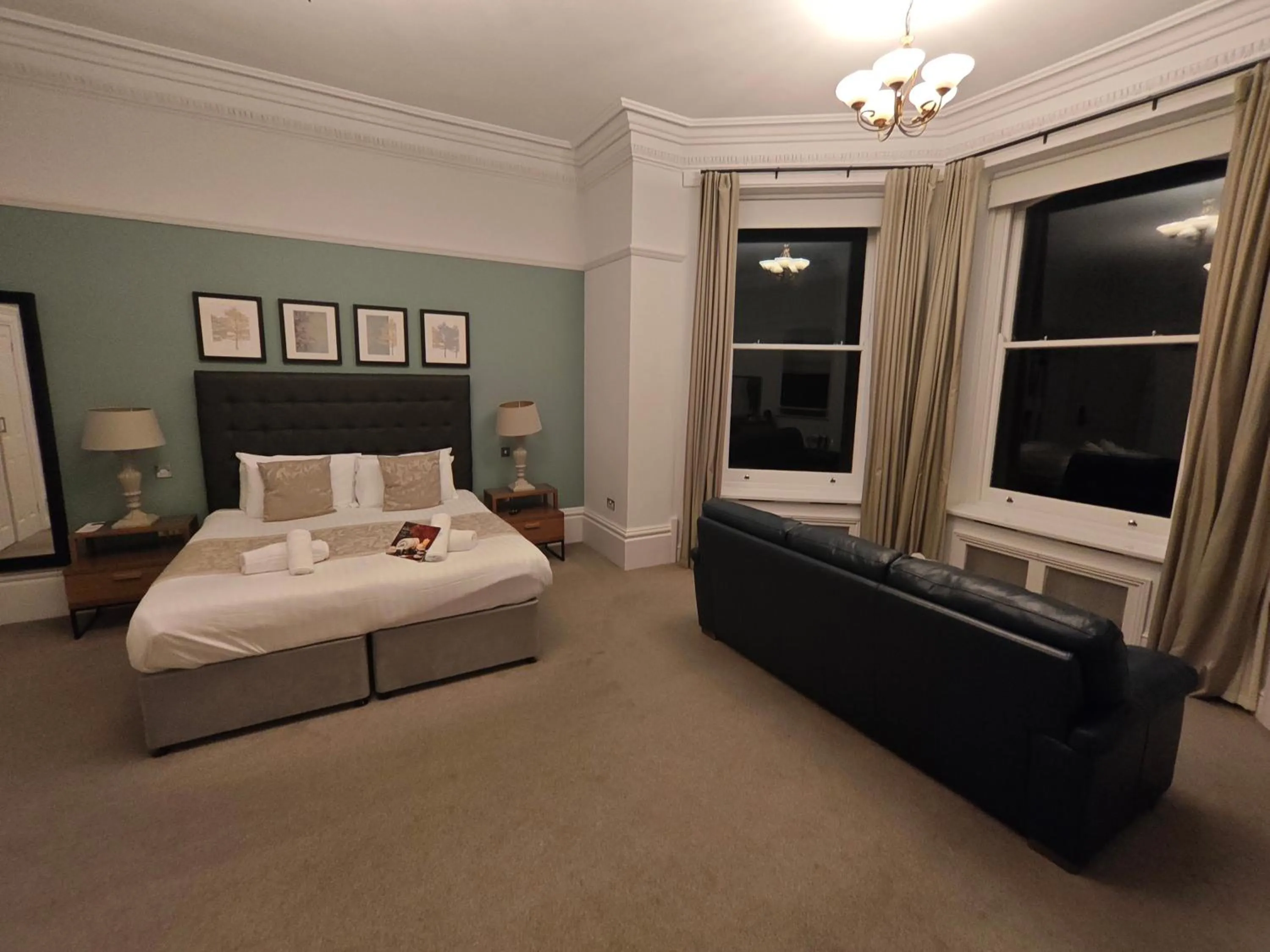 Bedroom, Bed in Trenython Manor Resort