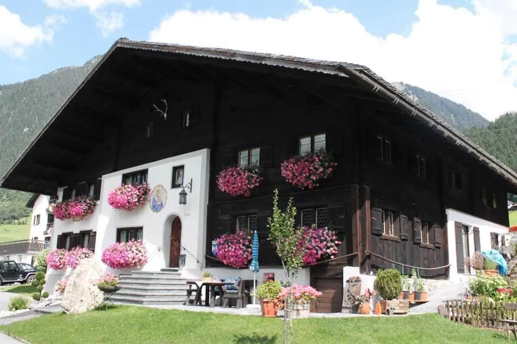 Haus Lucas Tschofen