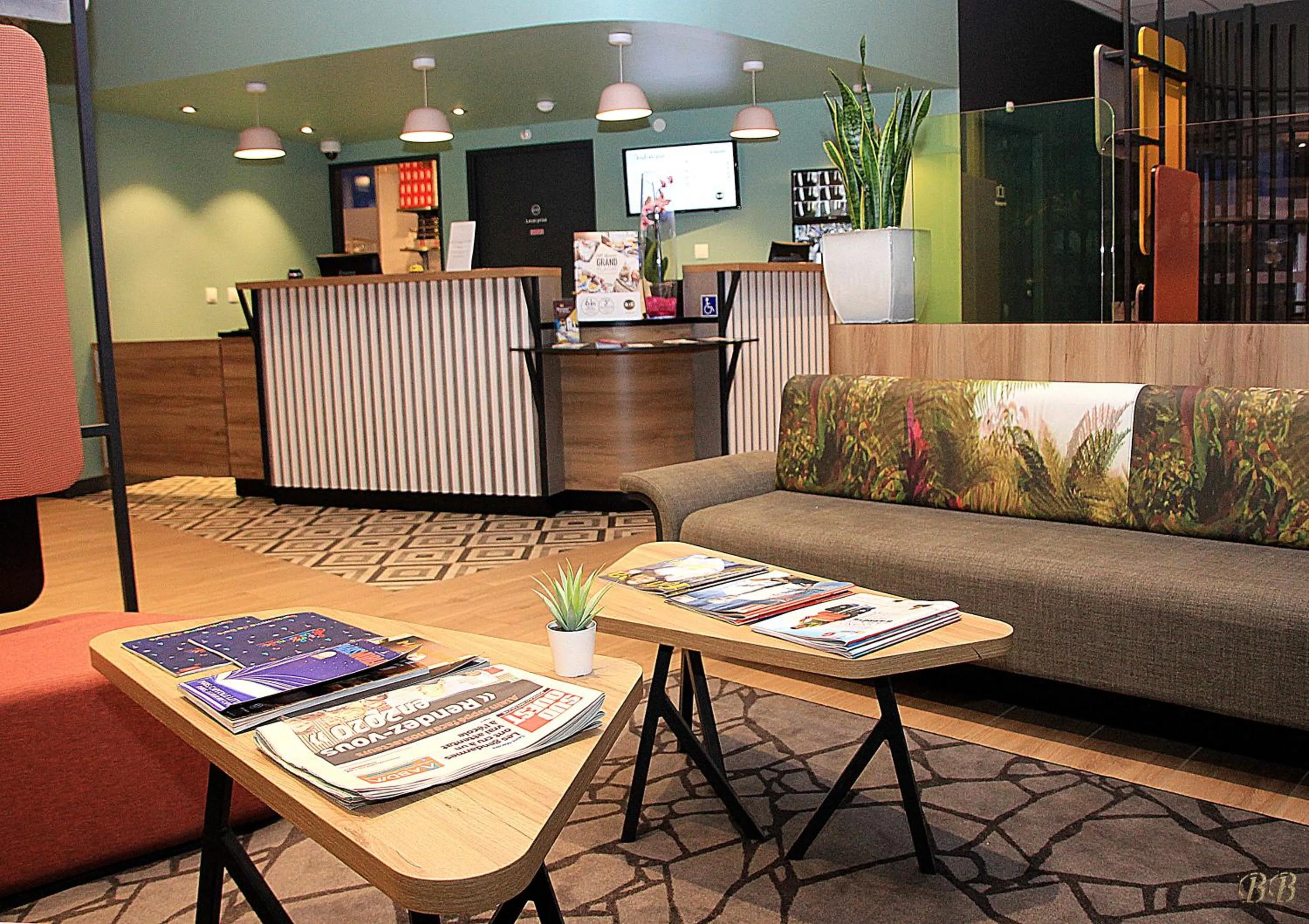 Communal lounge/ TV room in B&B HOTEL Bordeaux Centre Gare Saint-Jean