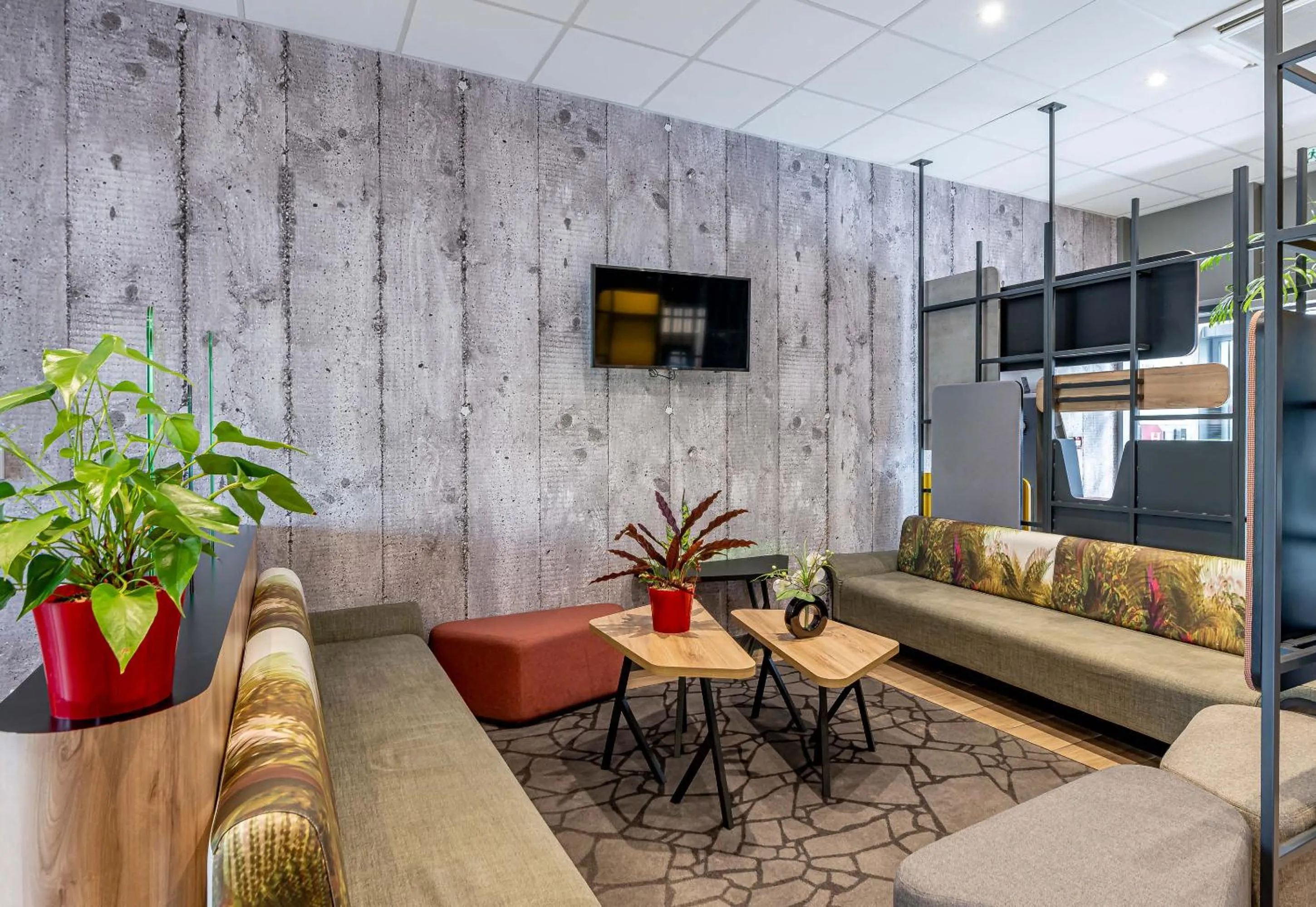 Seating area in B&B HOTEL Bordeaux Centre Gare Saint-Jean