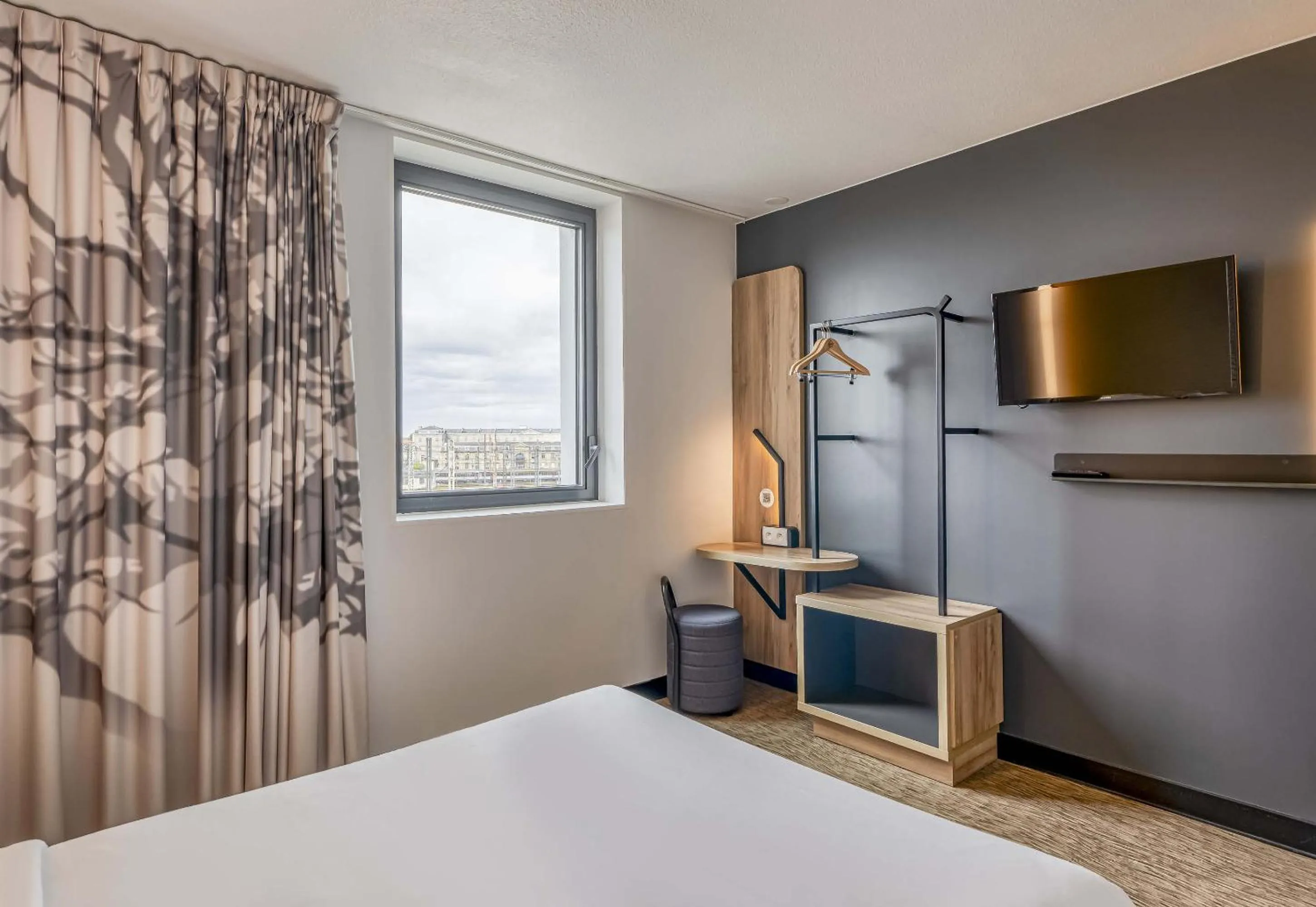 Bedroom, Bed in B&B HOTEL Bordeaux Centre Gare Saint-Jean