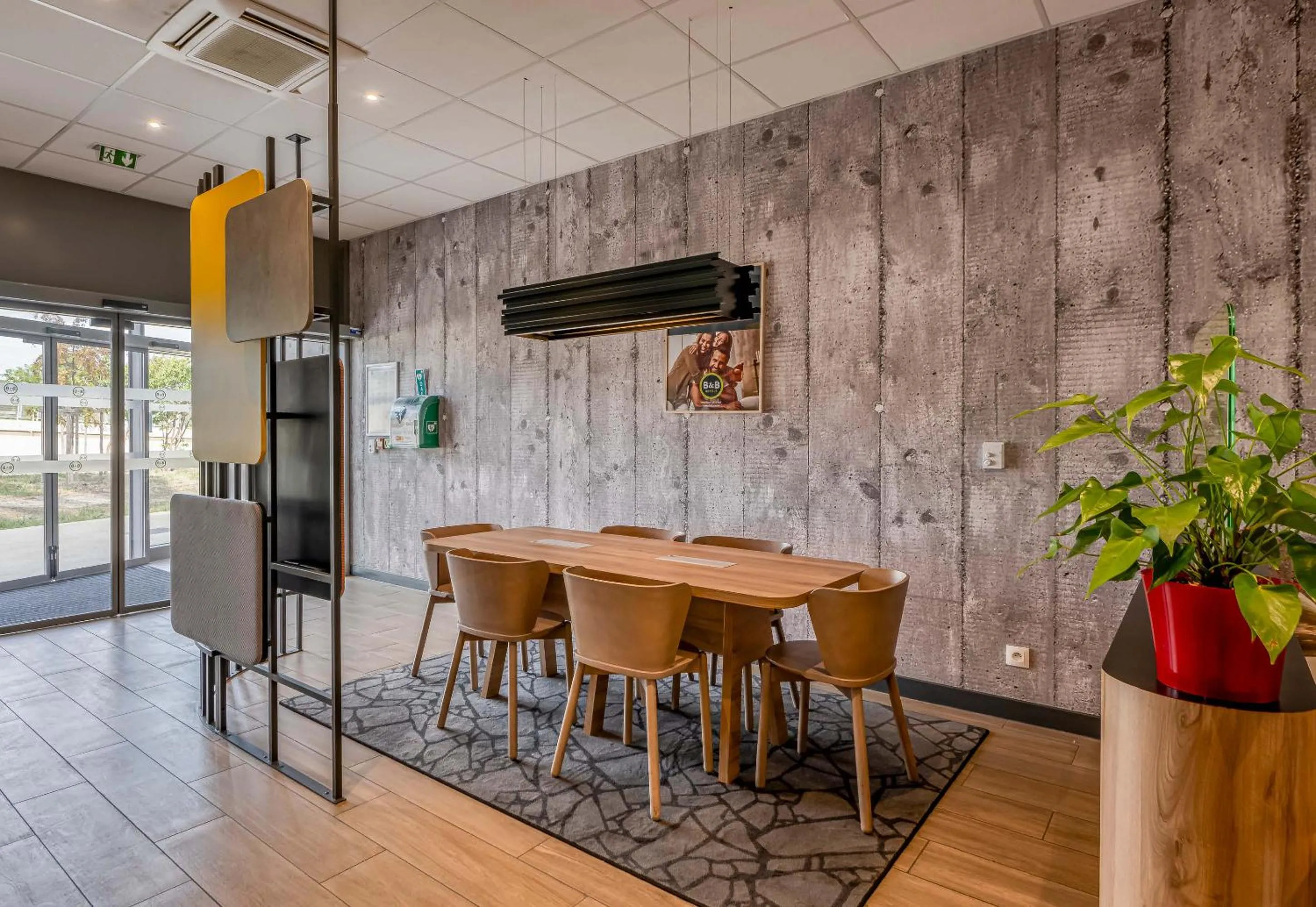 Seating area in B&B HOTEL Bordeaux Centre Gare Saint-Jean
