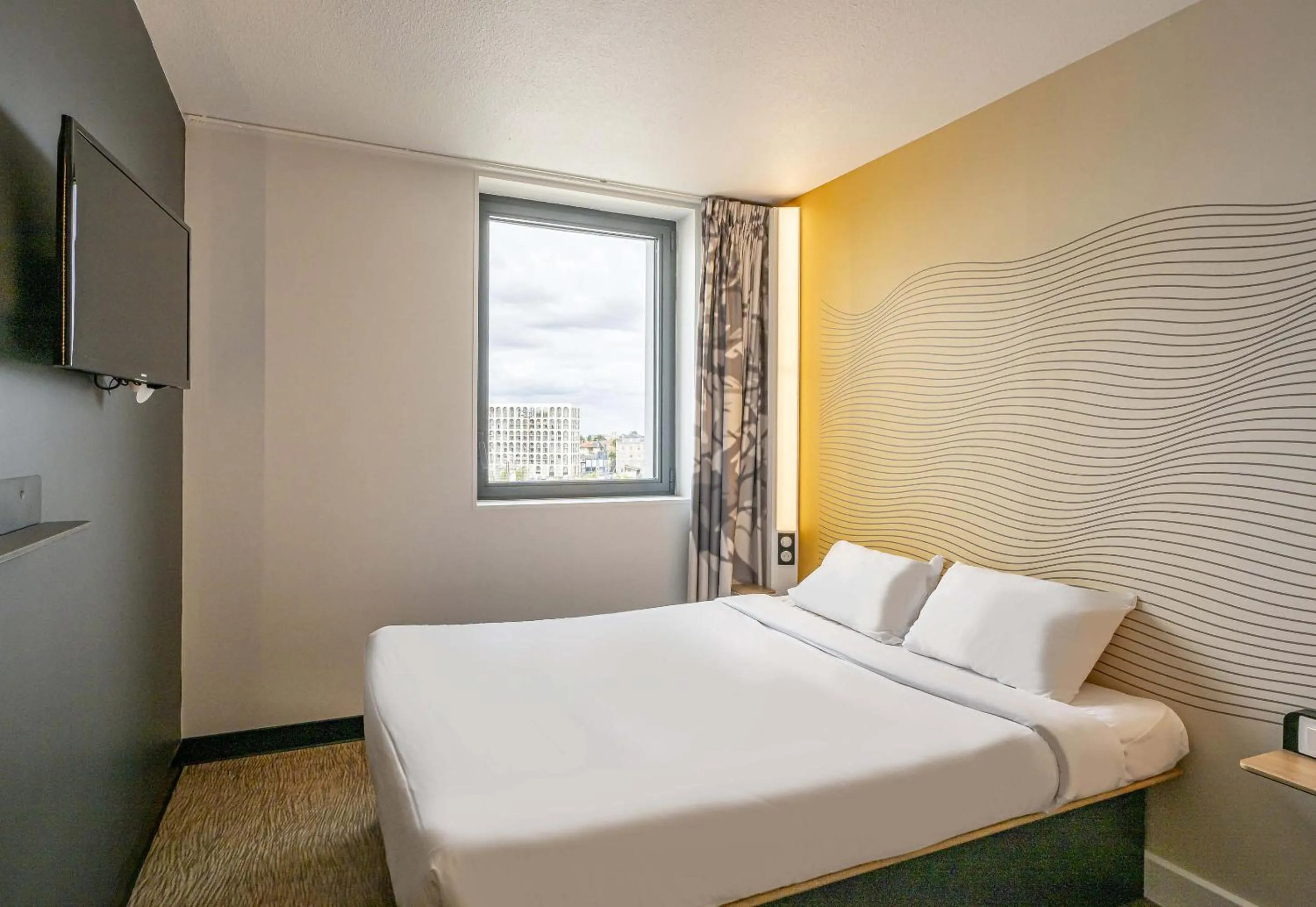 Bedroom, Bed in B&B HOTEL Bordeaux Centre Gare Saint-Jean