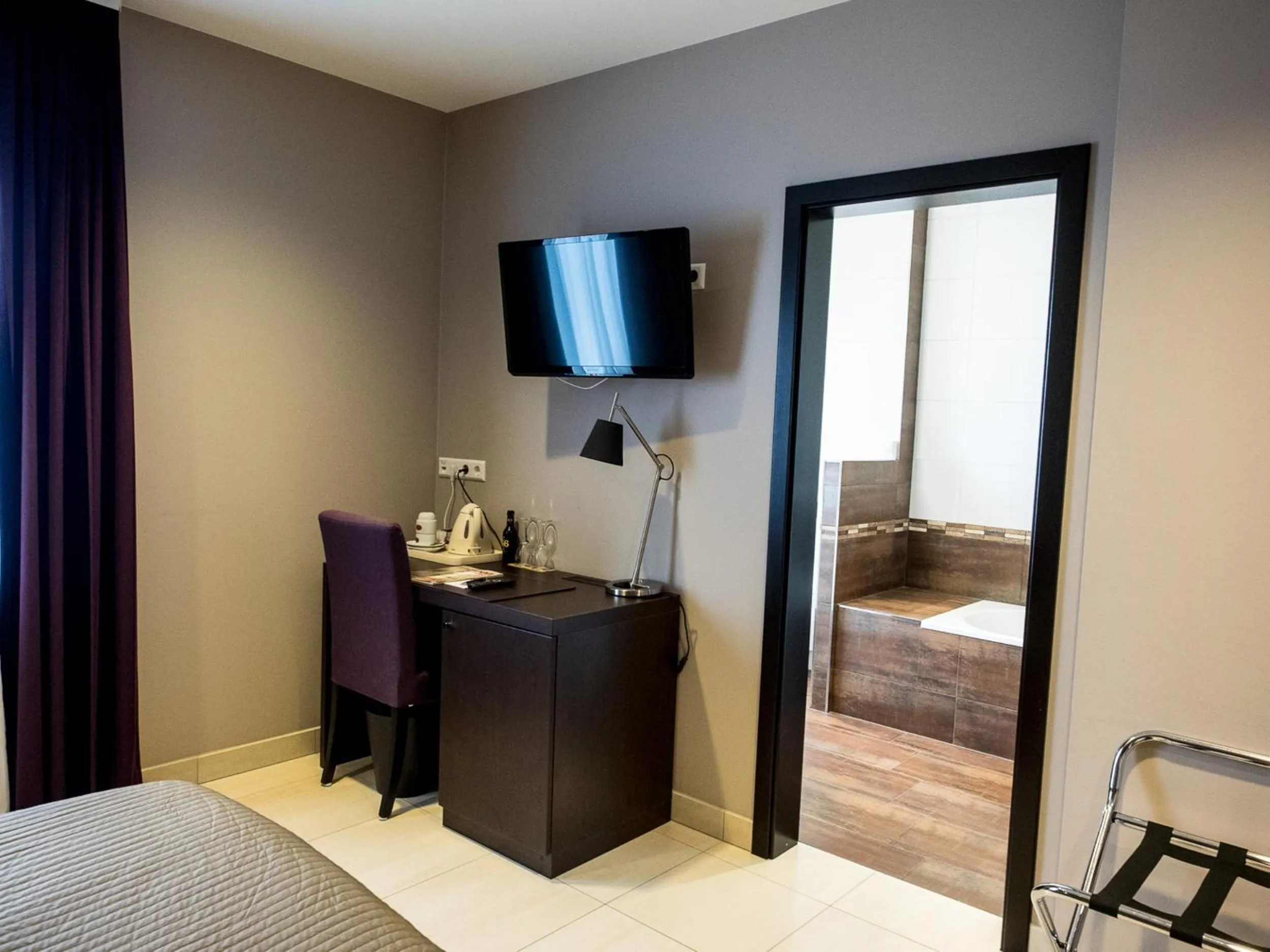 Bedroom, Bed in Hotel Pax