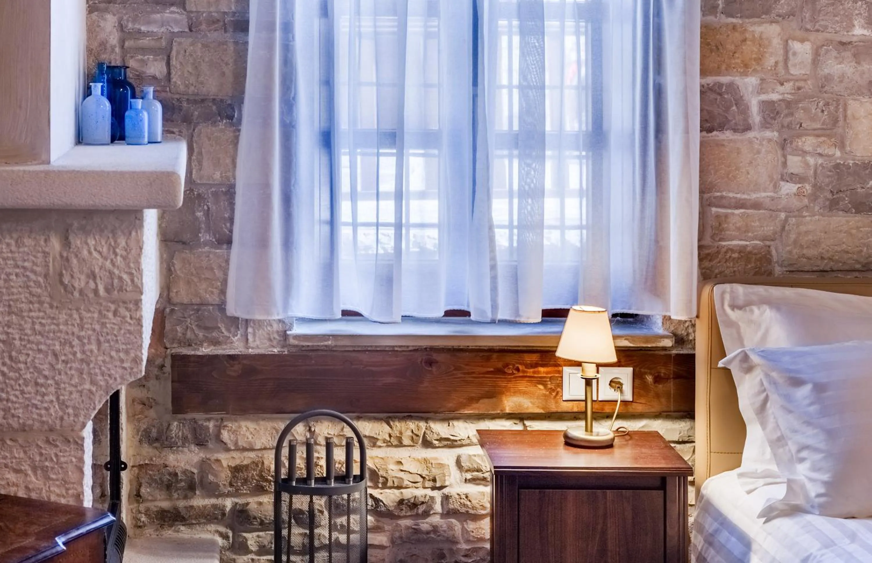 Decorative detail, Bed in Gioraldi Art Hotel