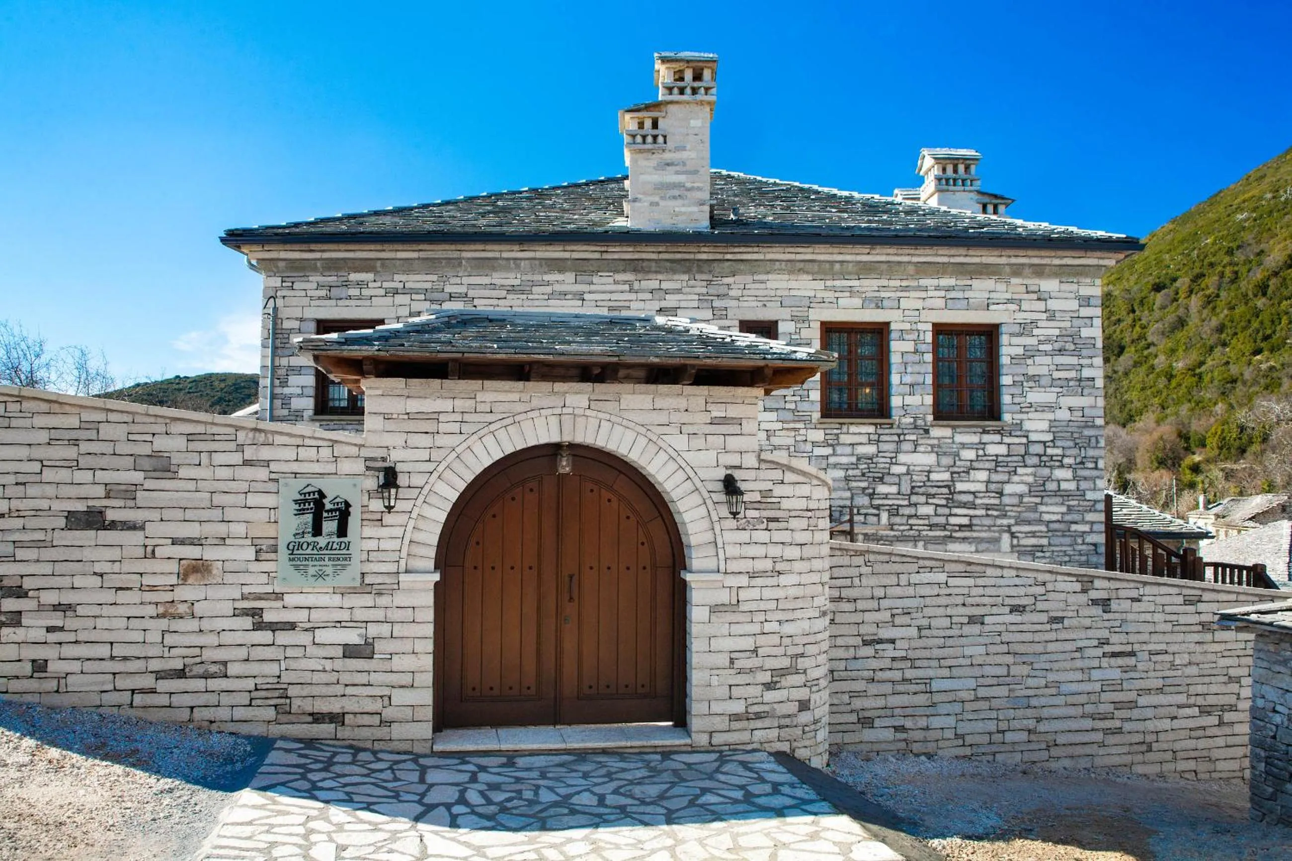 Facade/entrance in Gioraldi Art Hotel