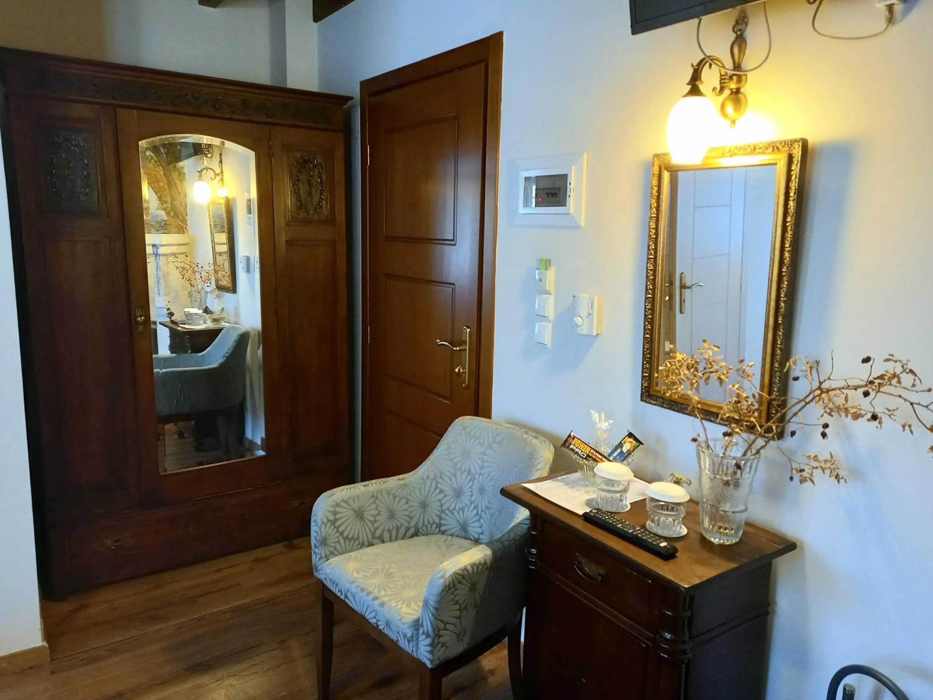 Seating area in Gioraldi Art Hotel