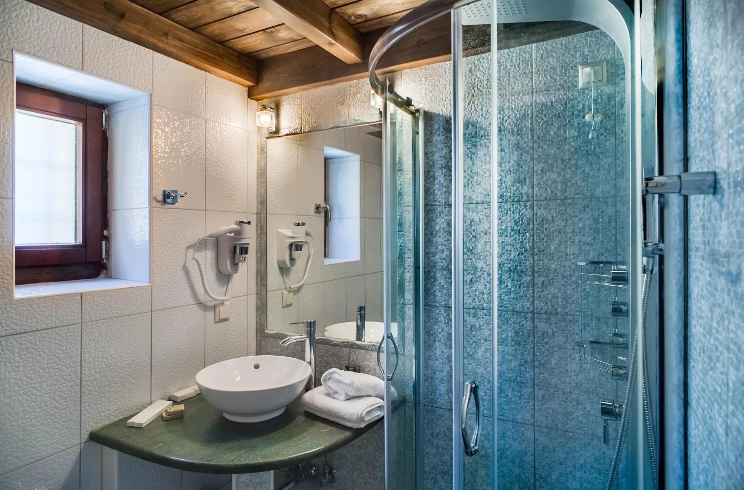 Bathroom in Gioraldi Art Hotel