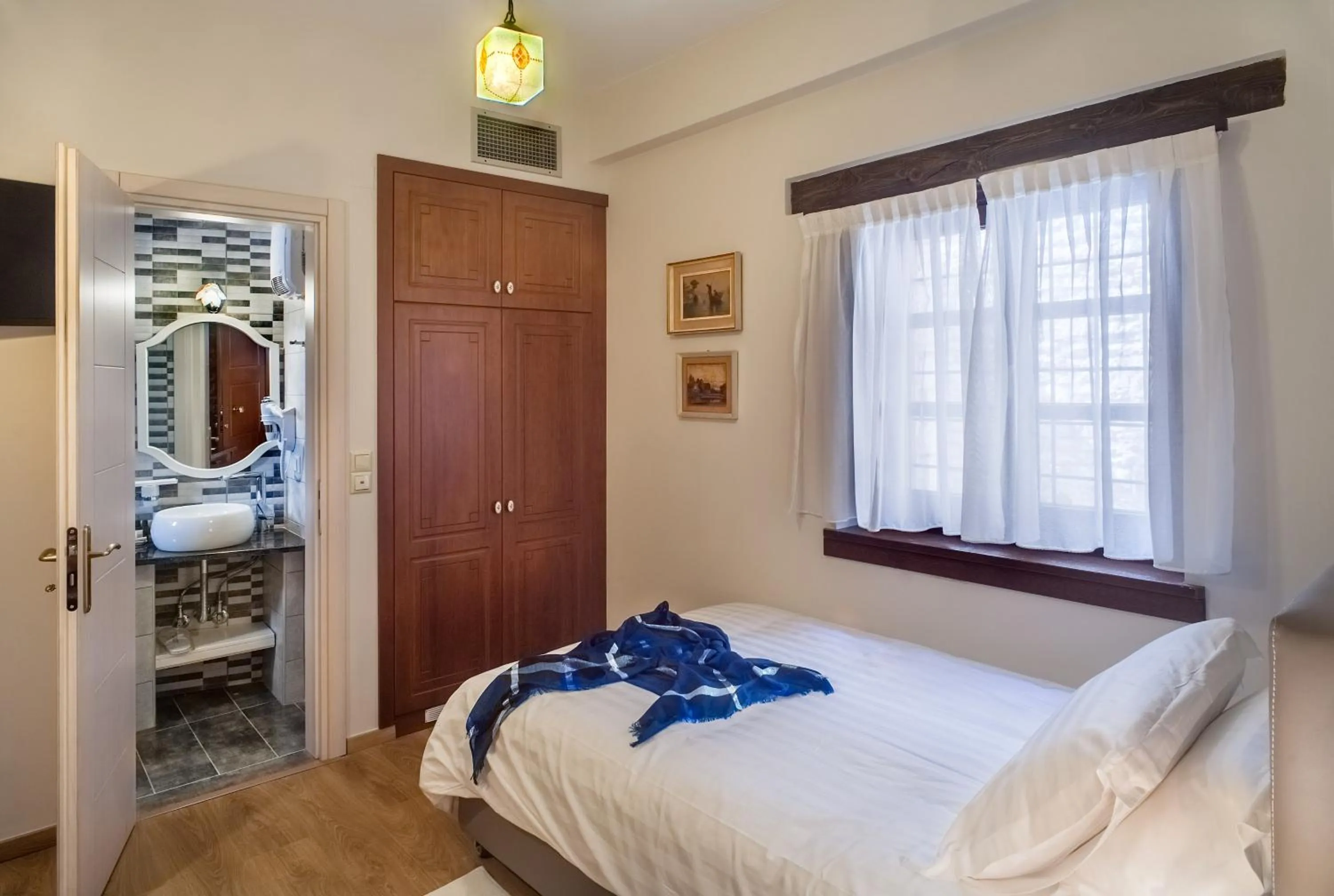 Photo of the whole room, Bed in Gioraldi Art Hotel