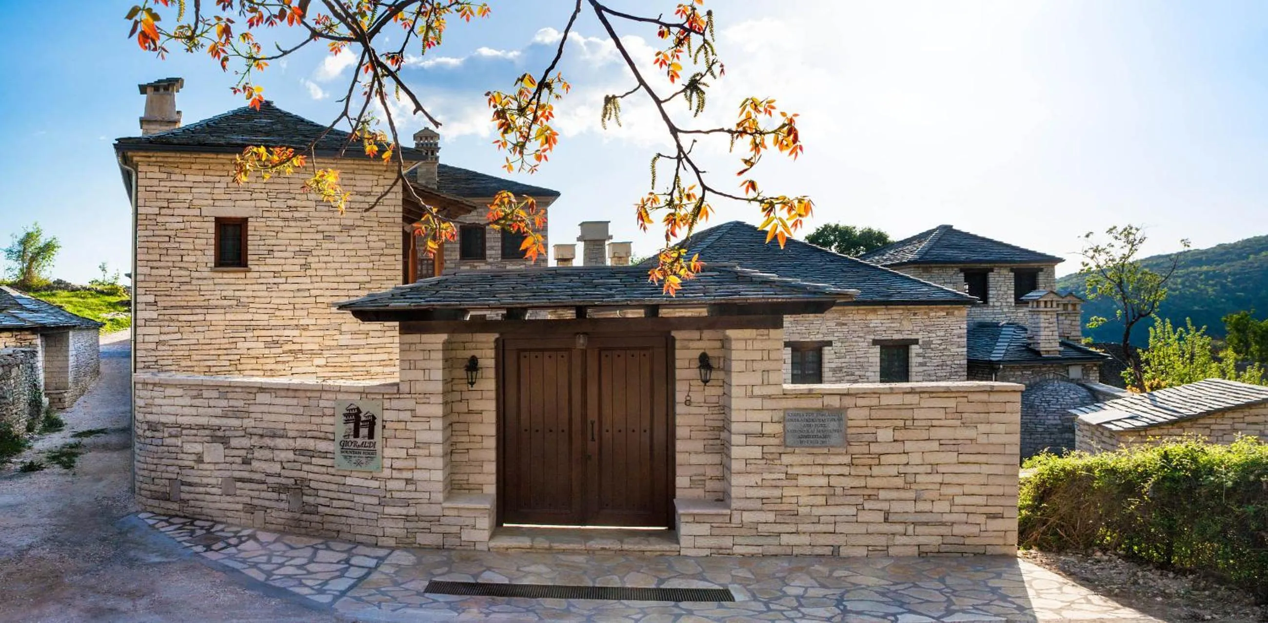Facade/entrance in Gioraldi Art Hotel
