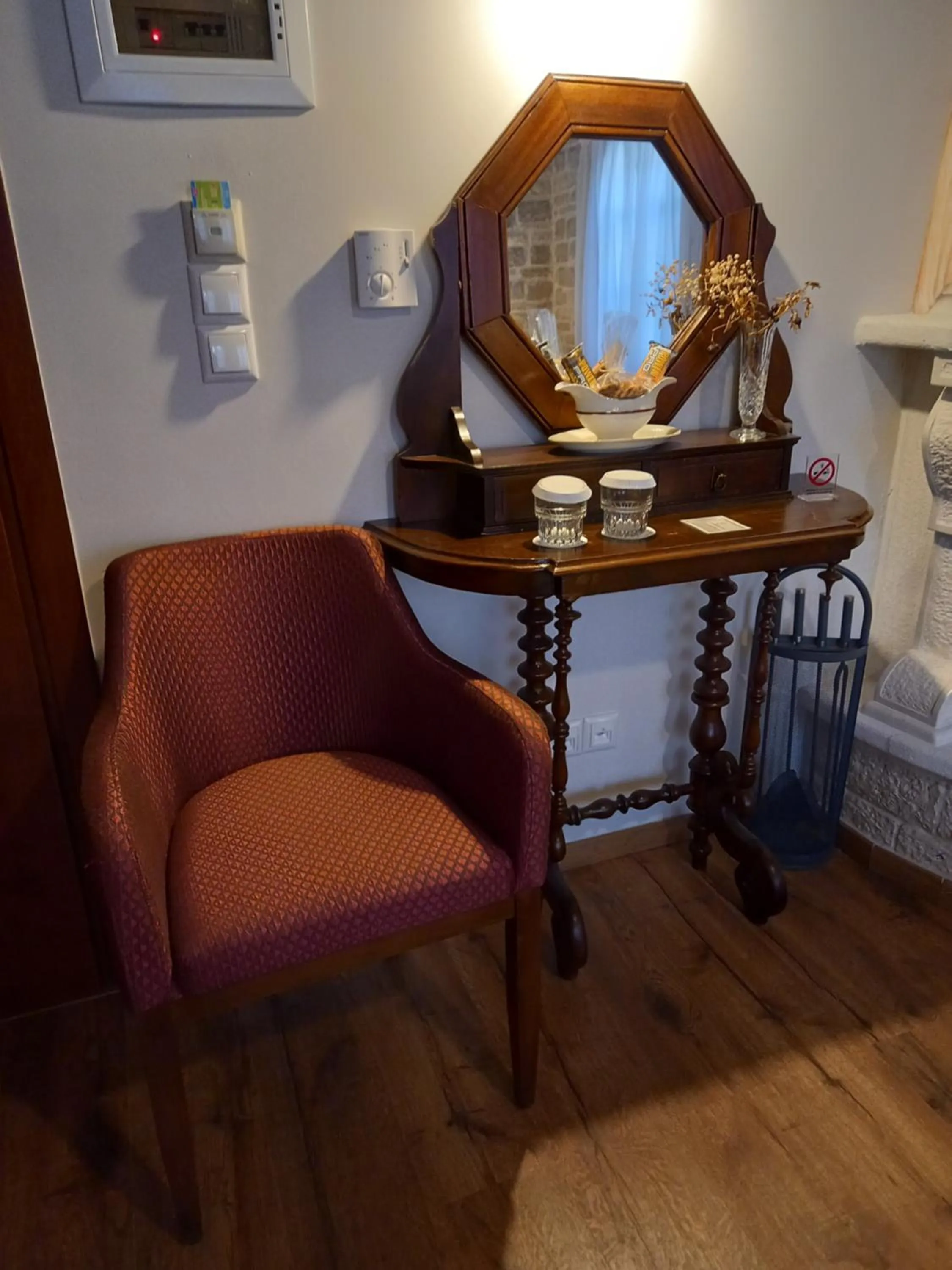 Seating area in Gioraldi Art Hotel