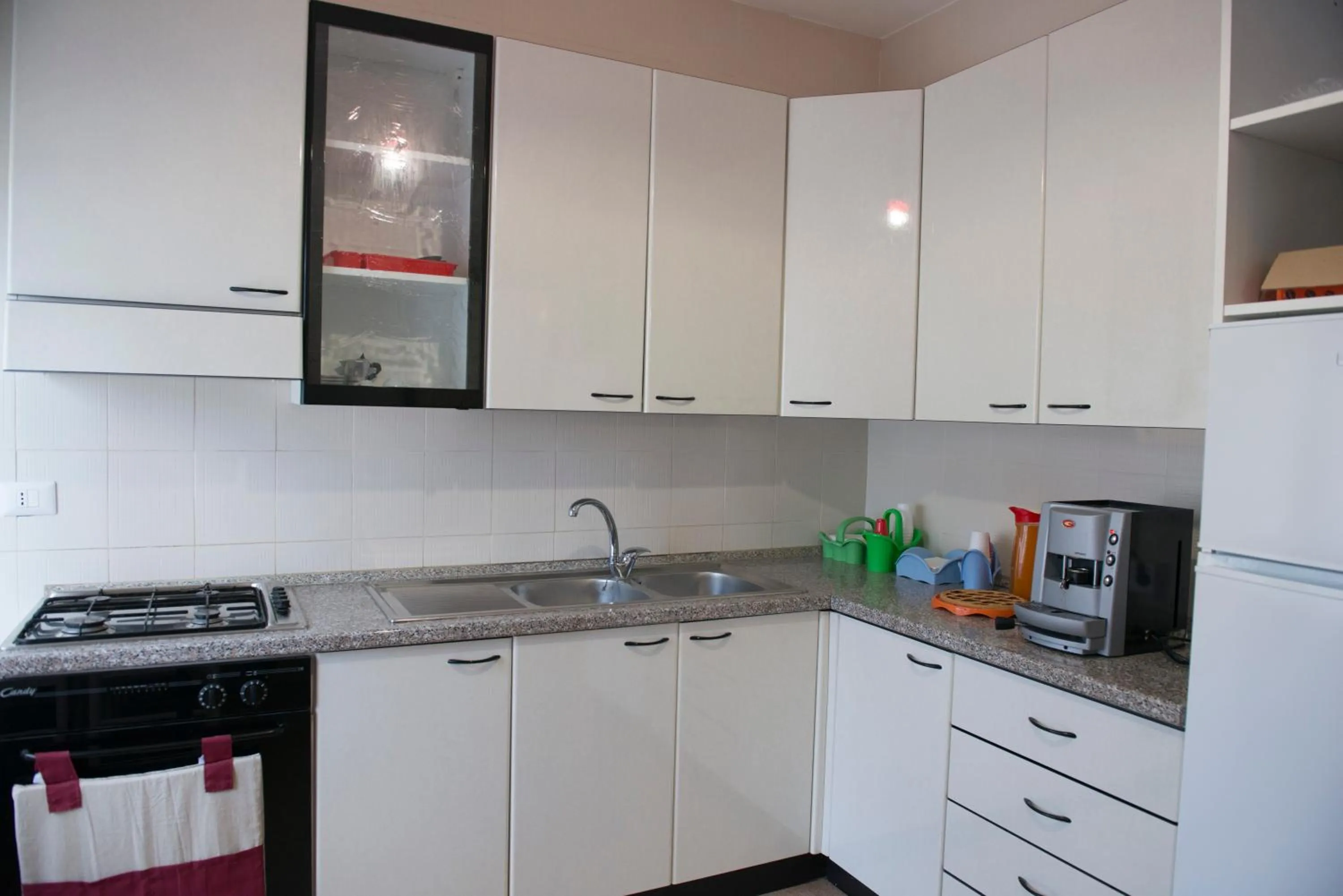 Communal kitchen in Villa Miriade B&b