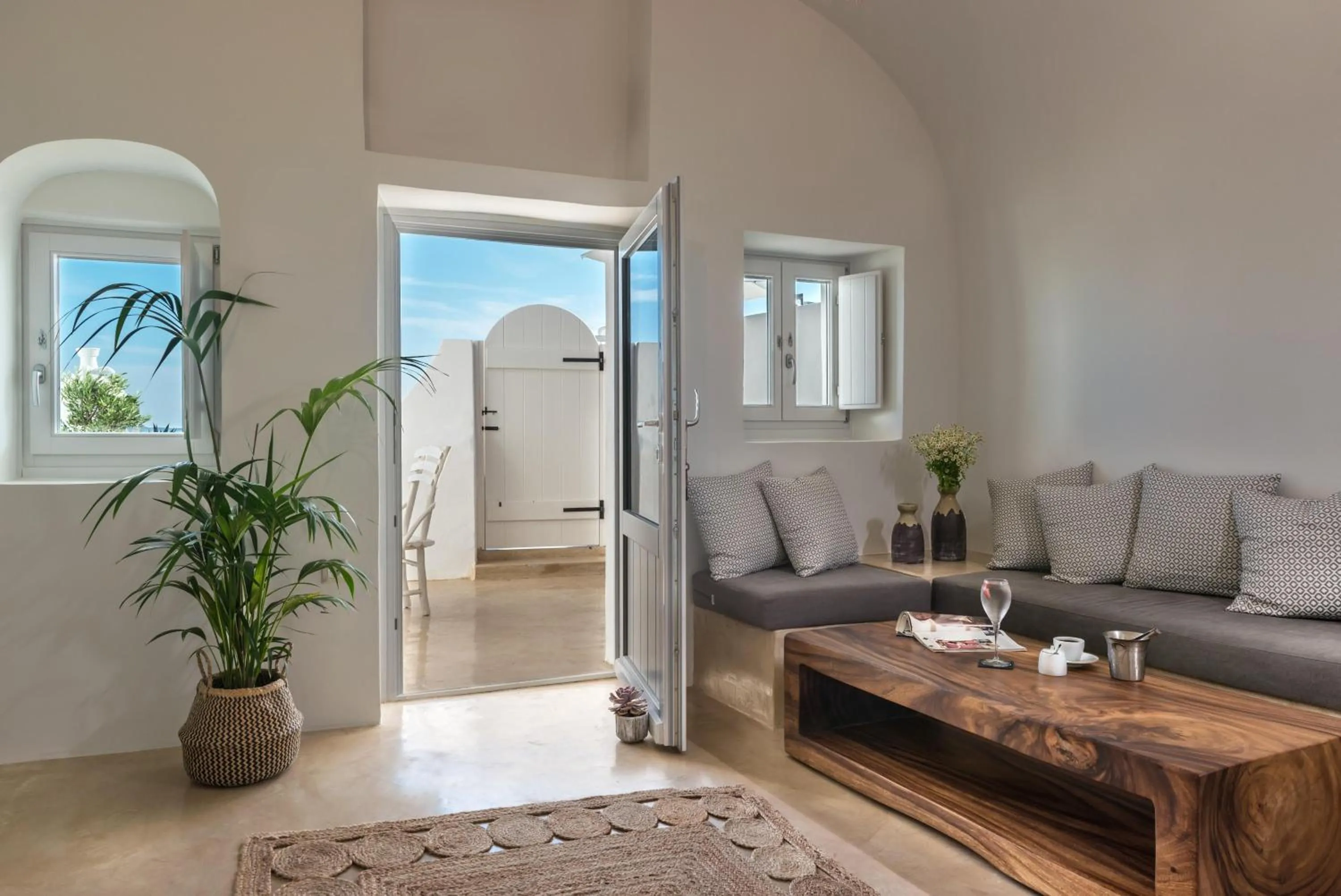 Photo of the whole room in Alta Mare by Andronis