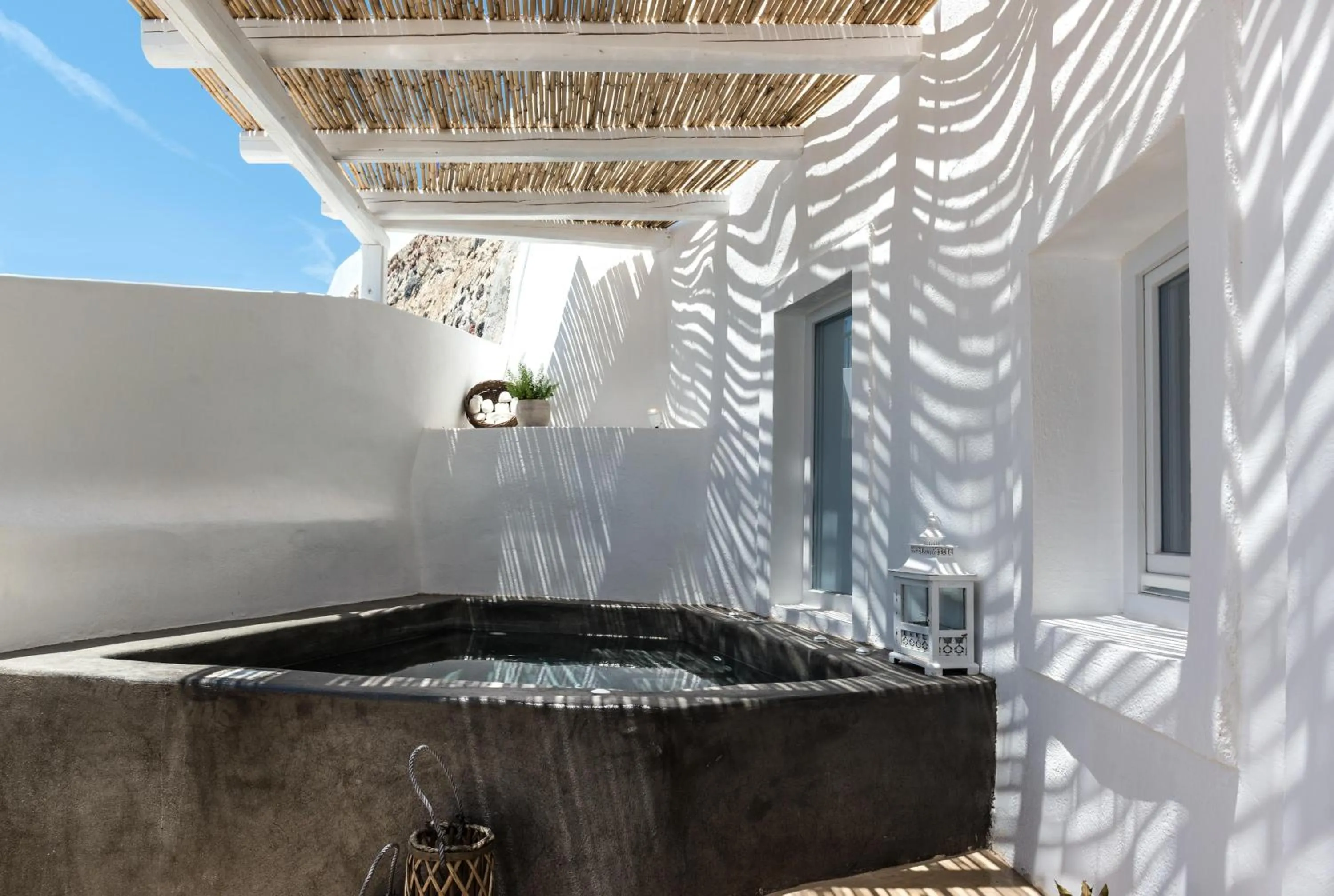 Photo of the whole room in Alta Mare by Andronis