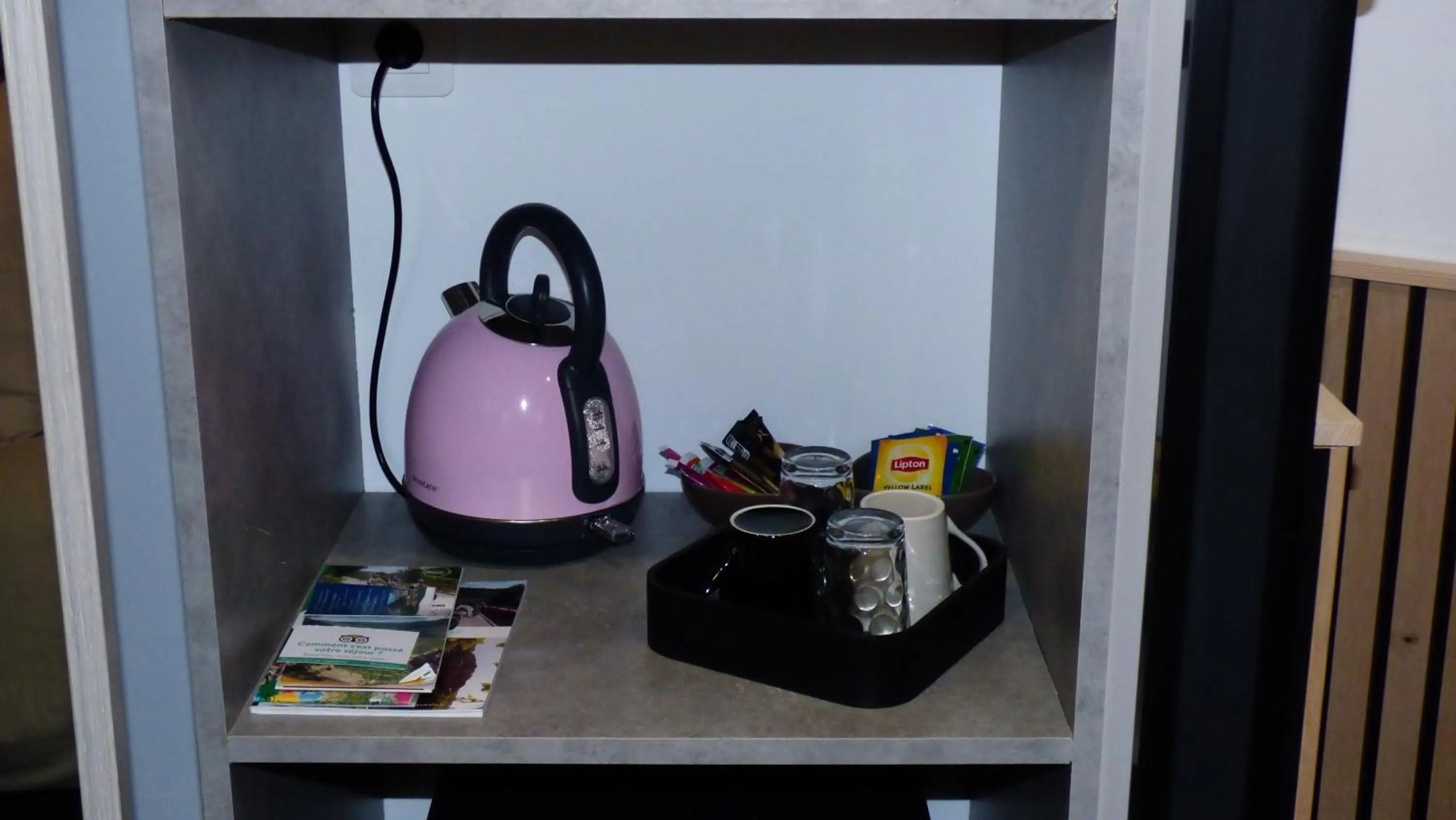 Coffee/tea facilities in La Colline aux Yeux Doubs