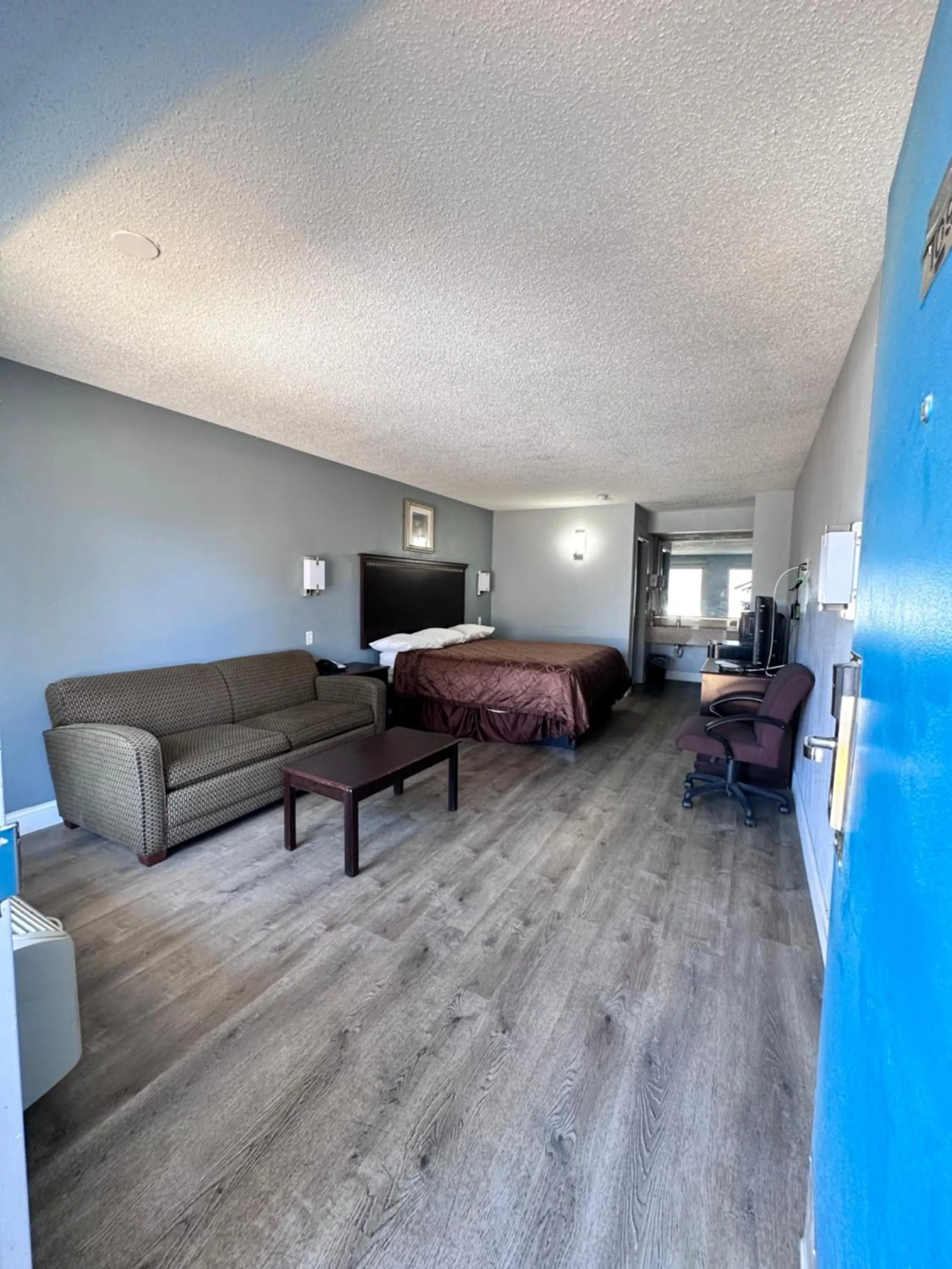 Bed in Knights Inn Ruther Glen